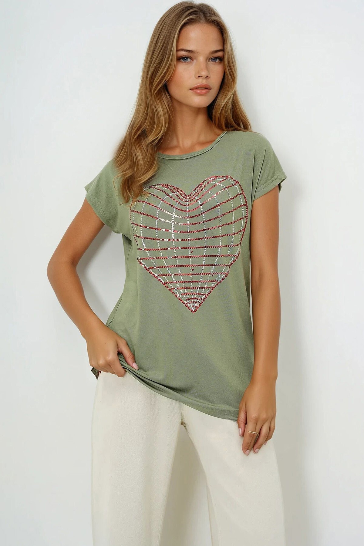 Haki Bisiklet Yaka Kalp İşlemeli Sıfır Kol T Shırt