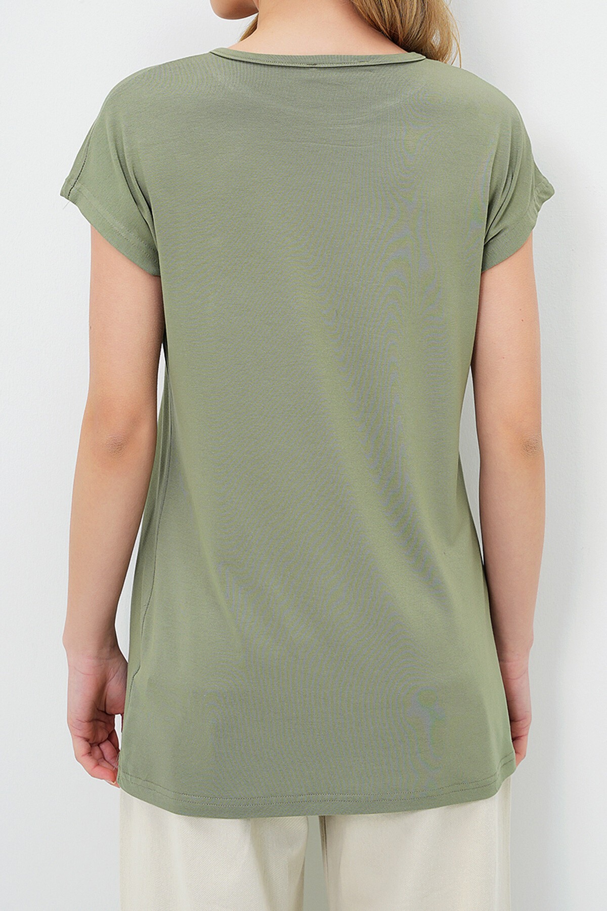 Haki Bisiklet Yaka Kalp İşlemeli Sıfır Kol T Shırt