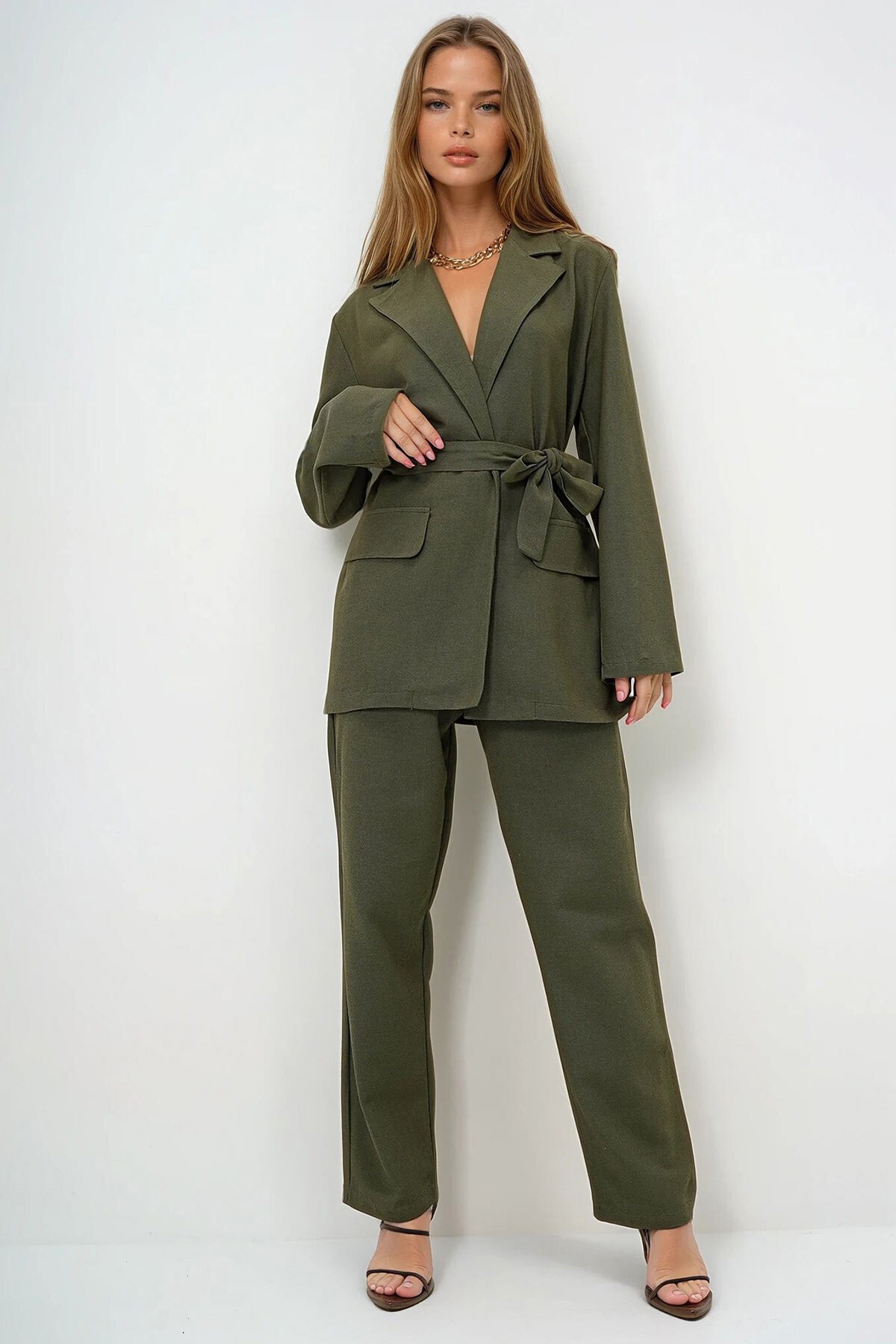 Haki Kuşak Detaylı Keten Ceket Ve Çift Cepli Pantolon Takım