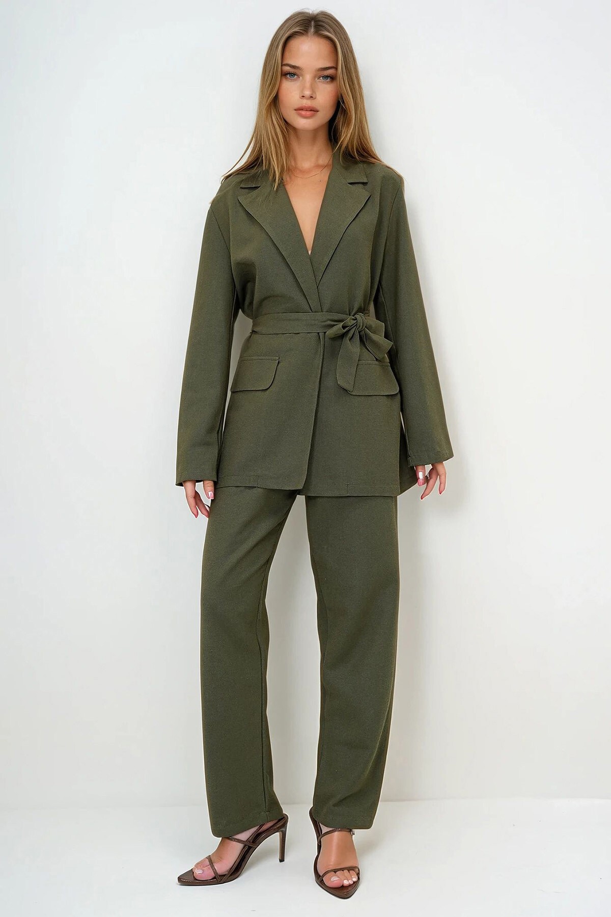 Haki Kuşak Detaylı Keten Ceket Ve Çift Cepli Pantolon Takım