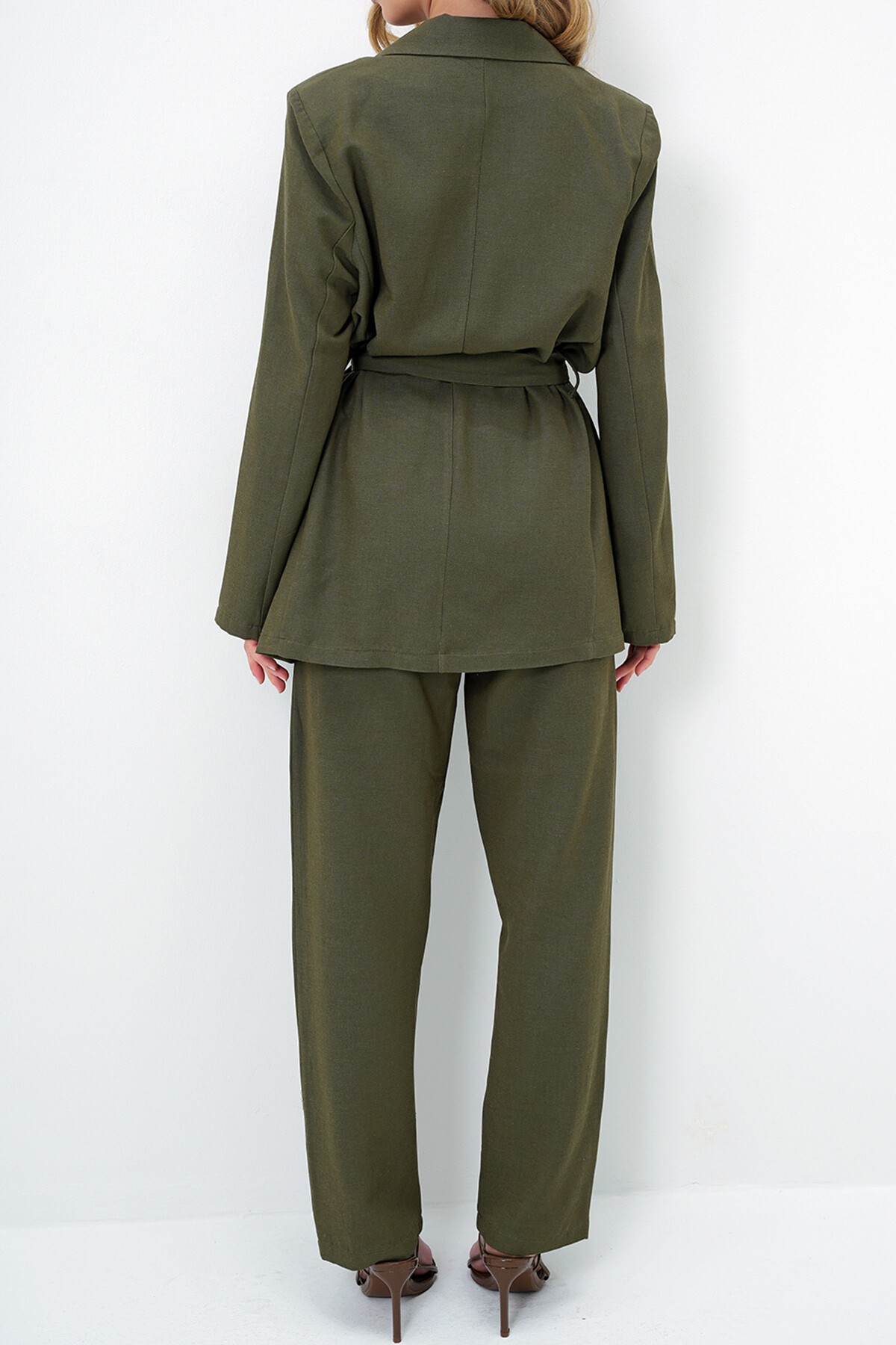 Haki Kuşak Detaylı Keten Ceket Ve Çift Cepli Pantolon Takım