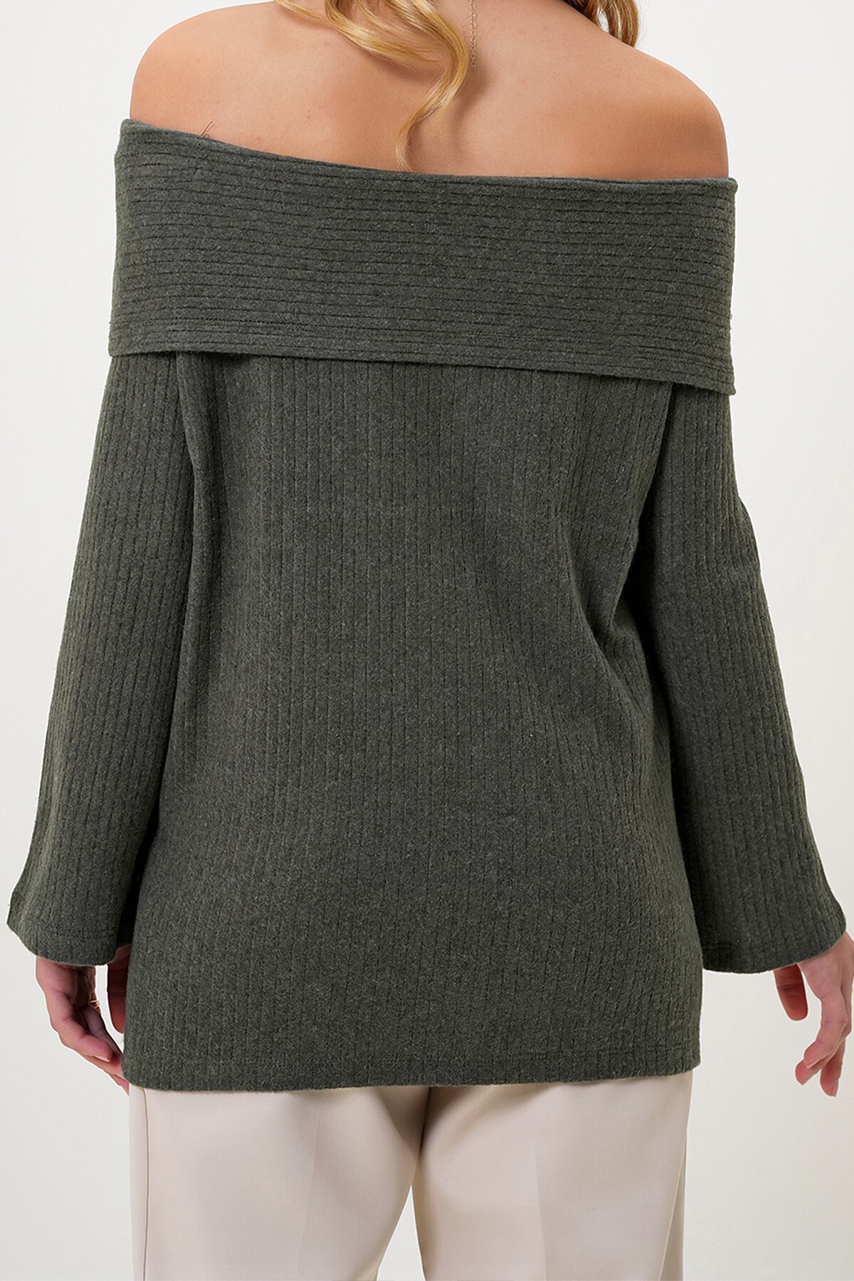 Haki Madonna Yaka İnterlok Kumaş Bluz