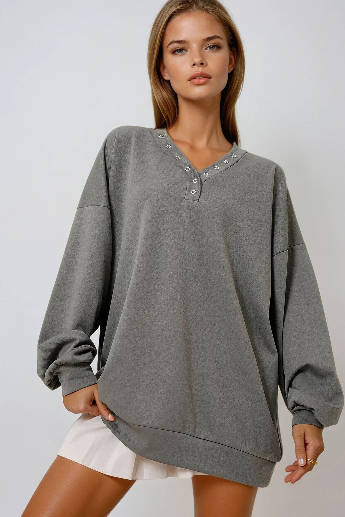 Haki V Yaka Çıtçıt Detaylı Oversize Mevsimlik Sweatshirt