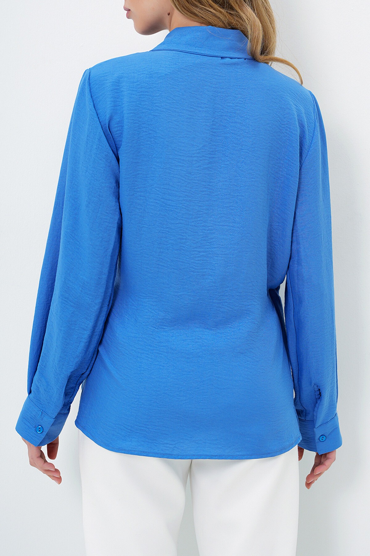 İndigo Manşet Kollu Bağlama Detaylı Regular Normal Kalıp Dokuma Gömlek