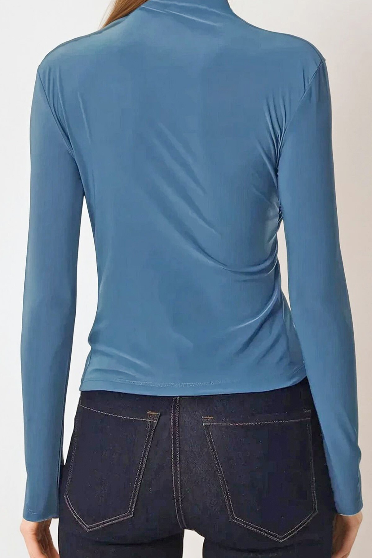 İndigo Mavi Dik Yaka Omzu Drapeli Sandy Crop Bluz