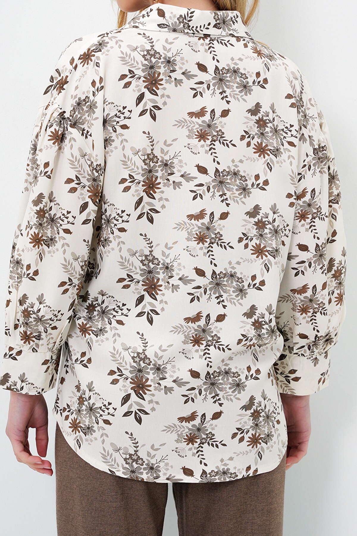 Kahve Çiçekli Balon Kol Desenli Baskılı Viscon Dokuma Gömlek