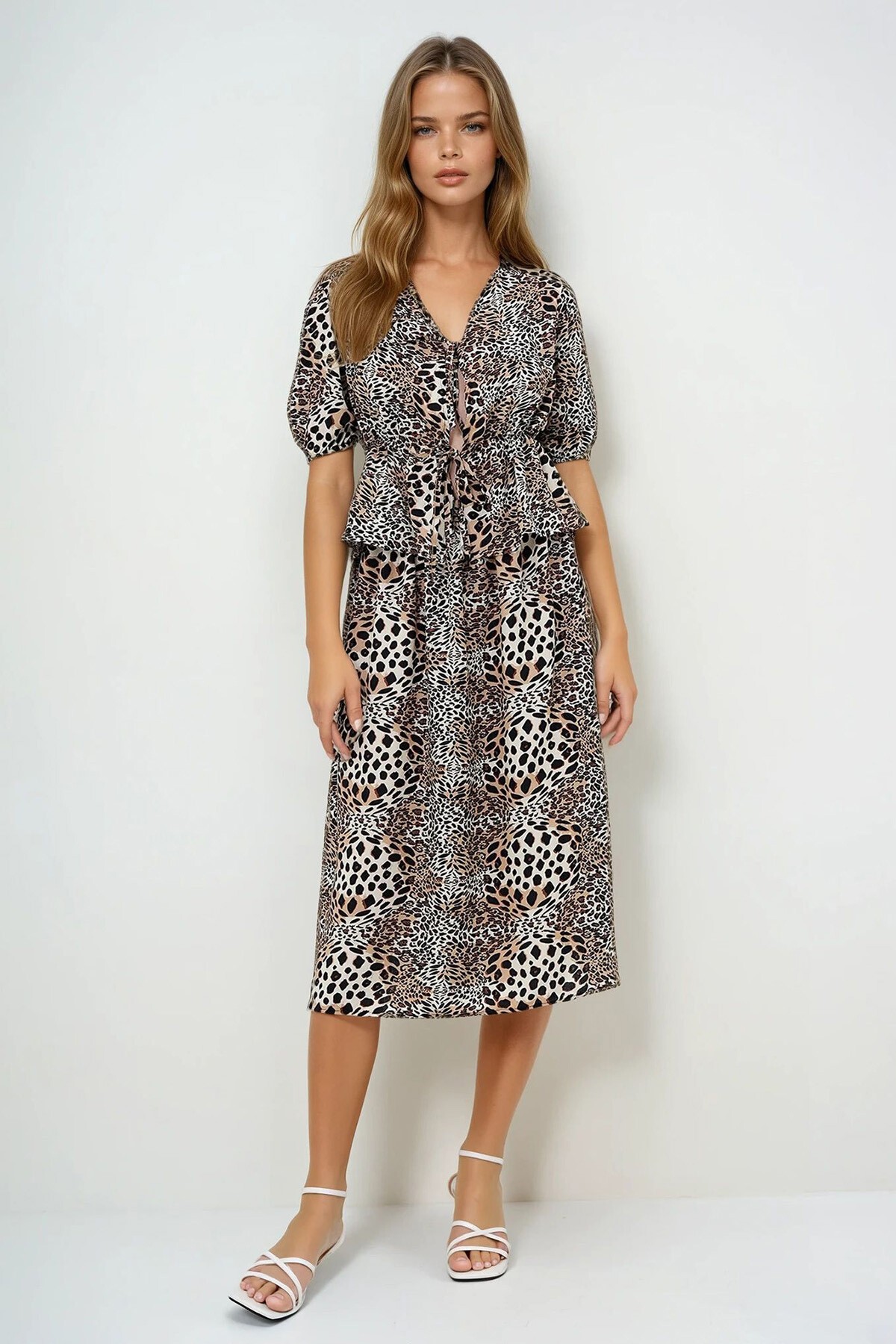 Kahverengi Bağcık Detaylı Bluz Ve Etek Takım