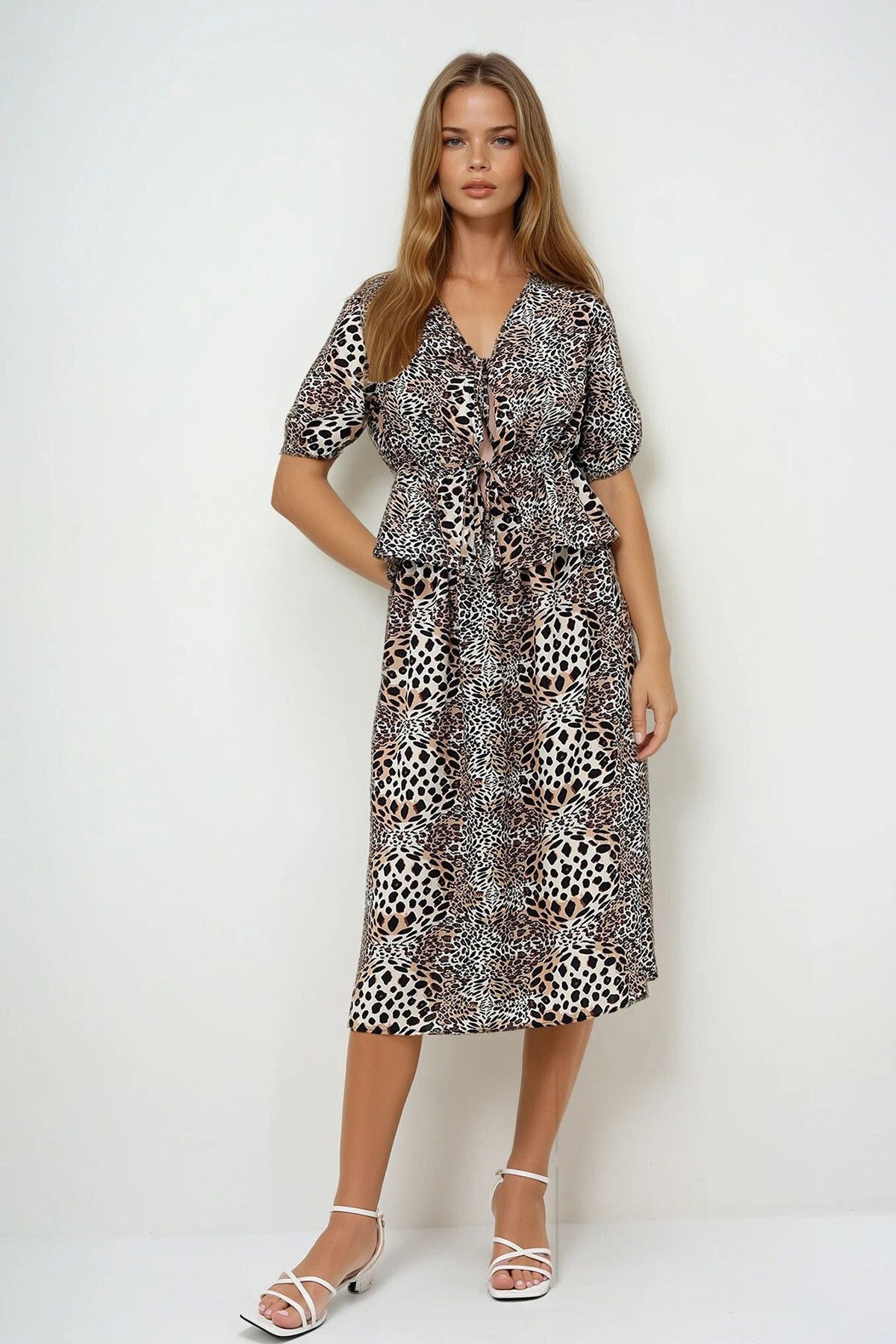 Kahverengi Bağcık Detaylı Bluz Ve Etek Takım