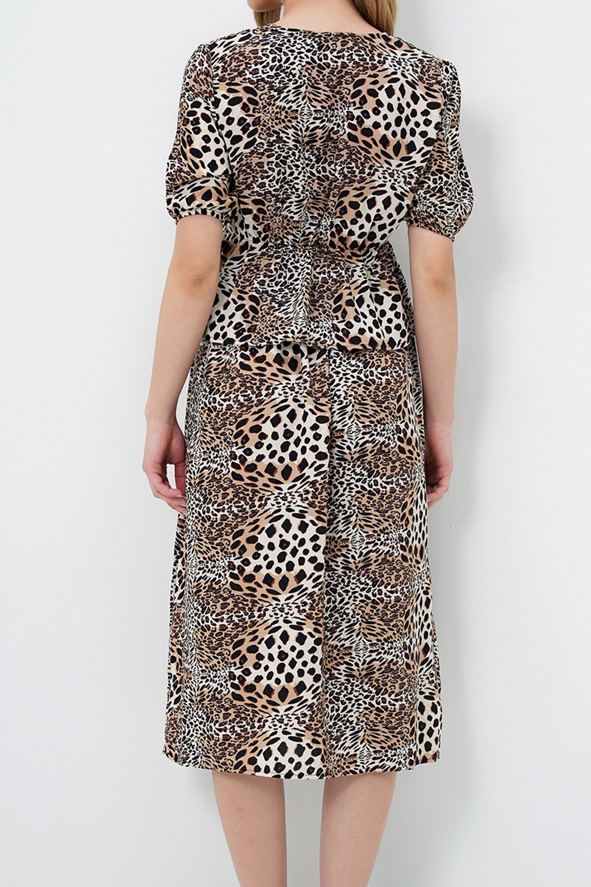 Kahverengi Bağcık Detaylı Bluz Ve Etek Takım