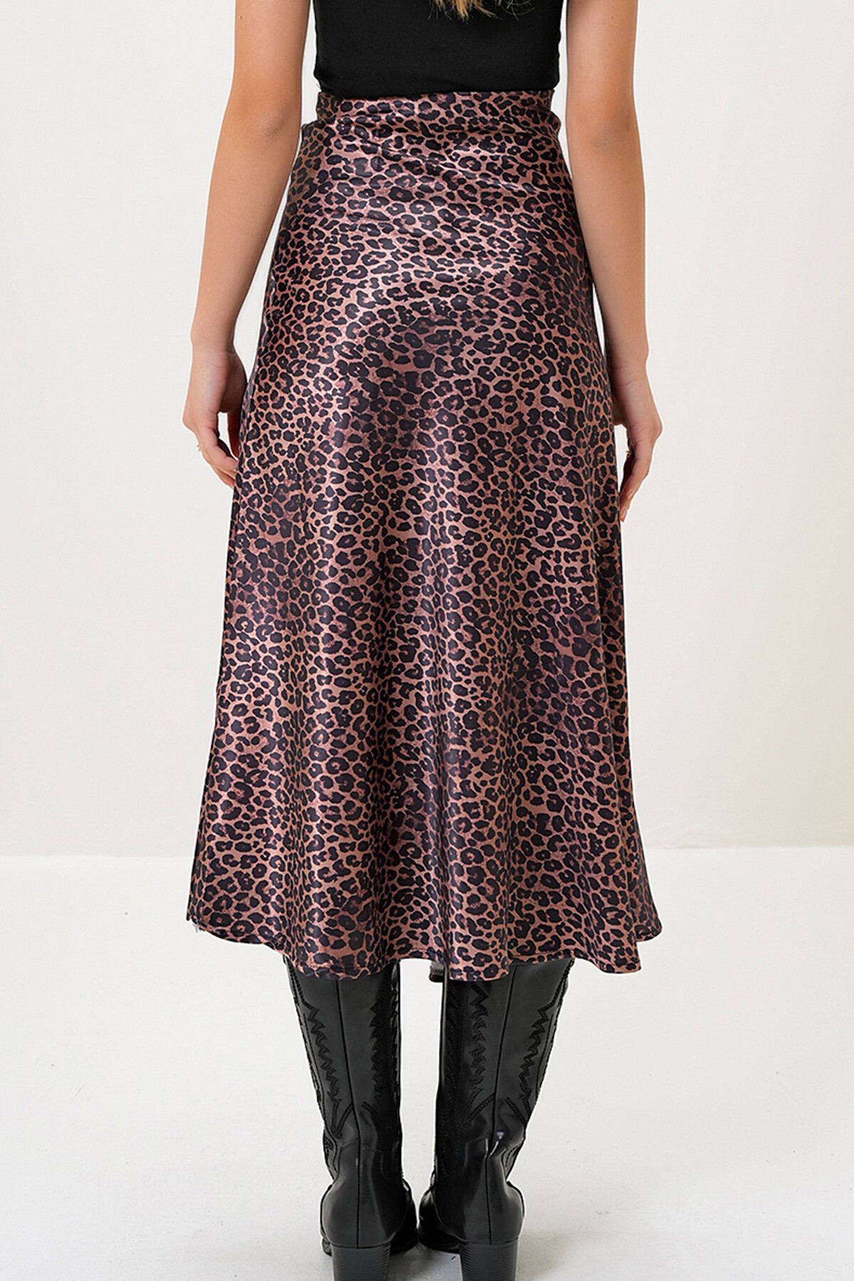 Kahverengi Beli Gizli Lastikli Desenli Maxi Boy Saten Etek