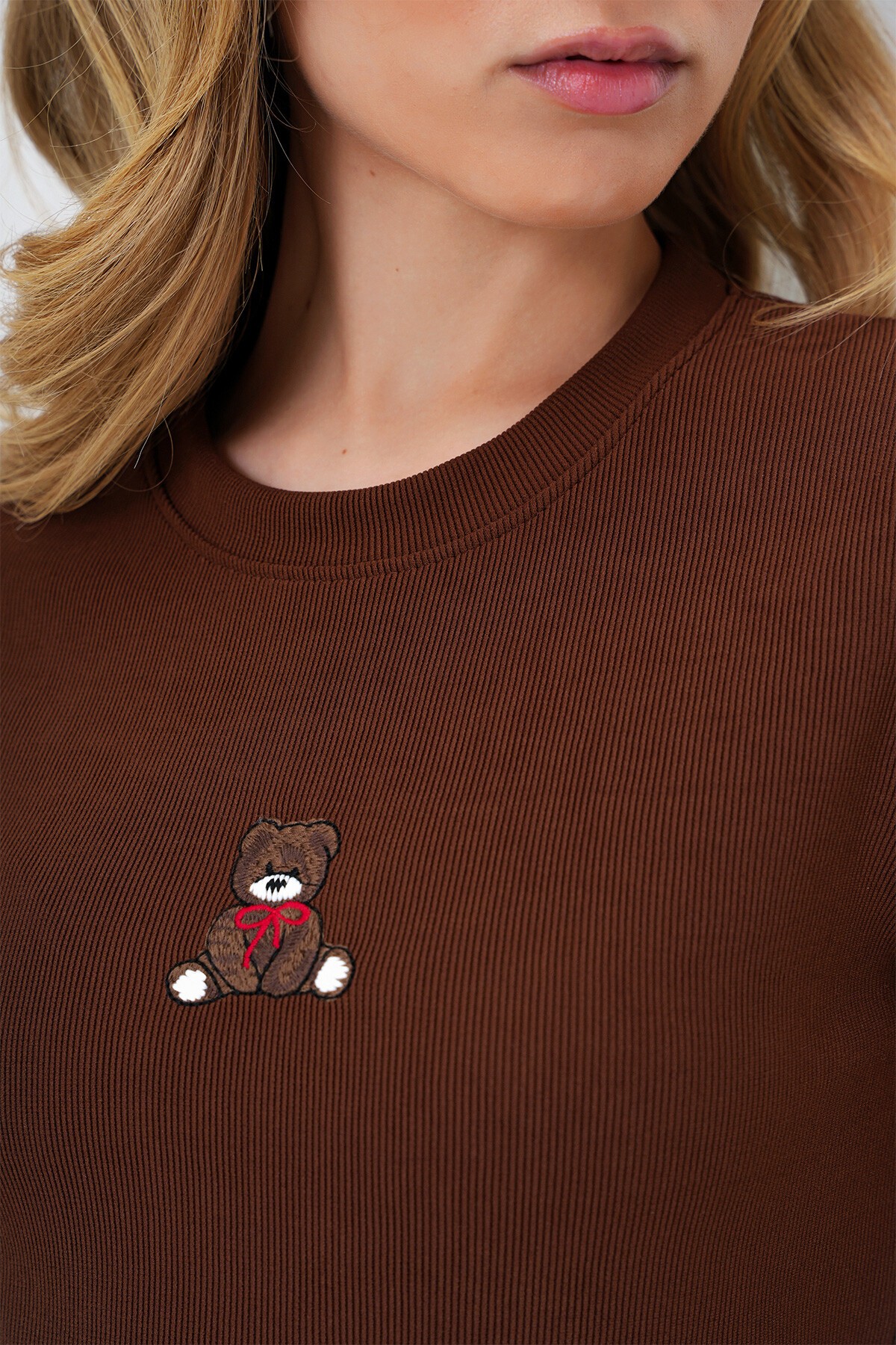 Kahverengi Bisiklet Yaka Ayıcık Baskılı Crop Bluz