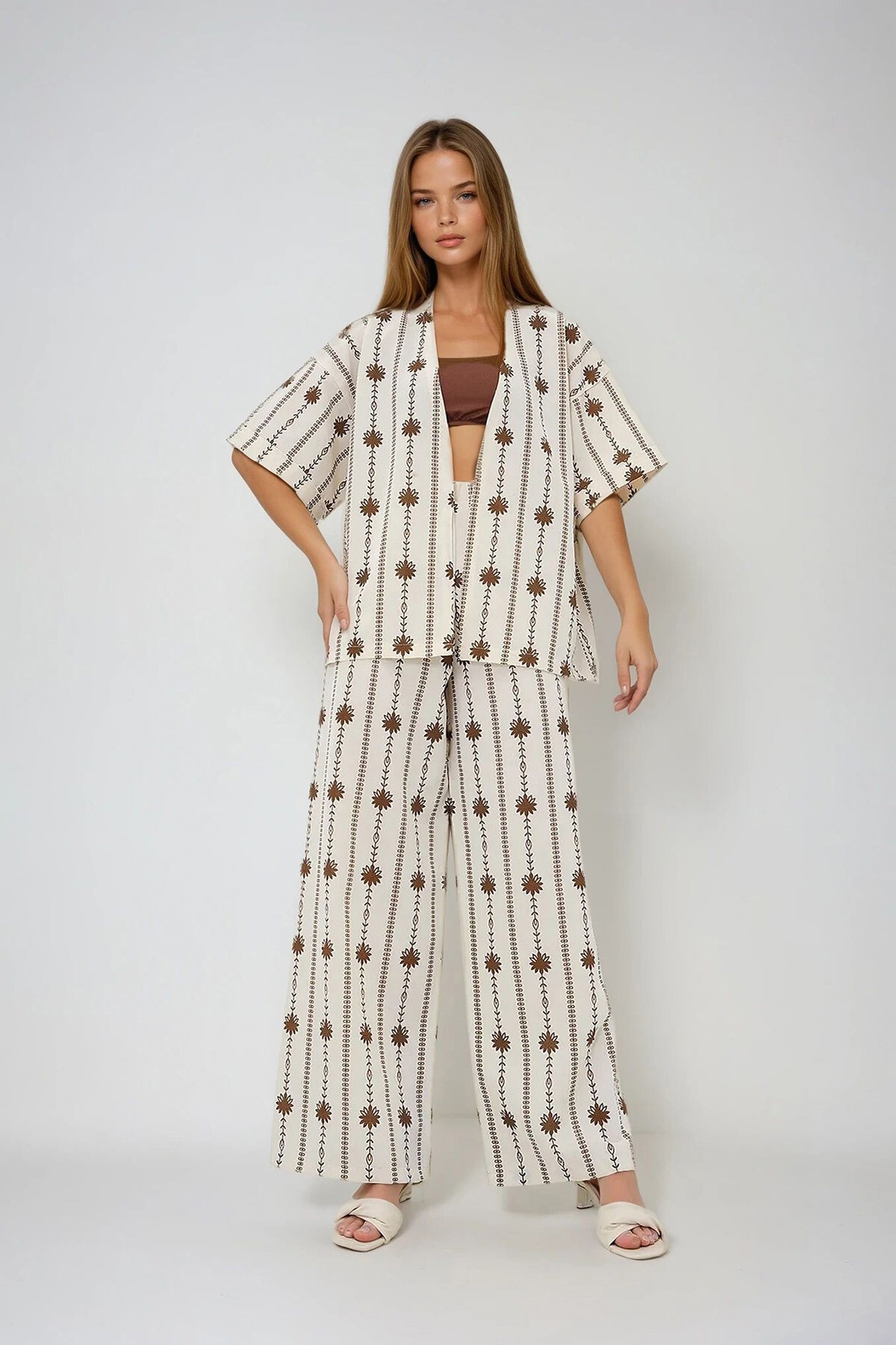 Kahverengi Çiçek Desenli Duble Kol Kimono Ve Palazzo Pantolon Keten Takım