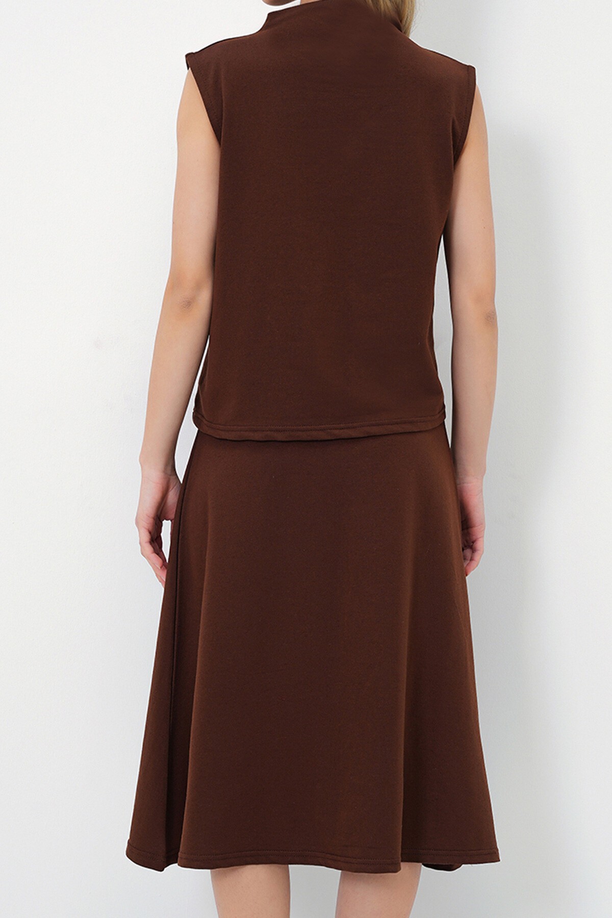 Kahverengi Dik Yaka Kolsuz Bluz Etekli Takım