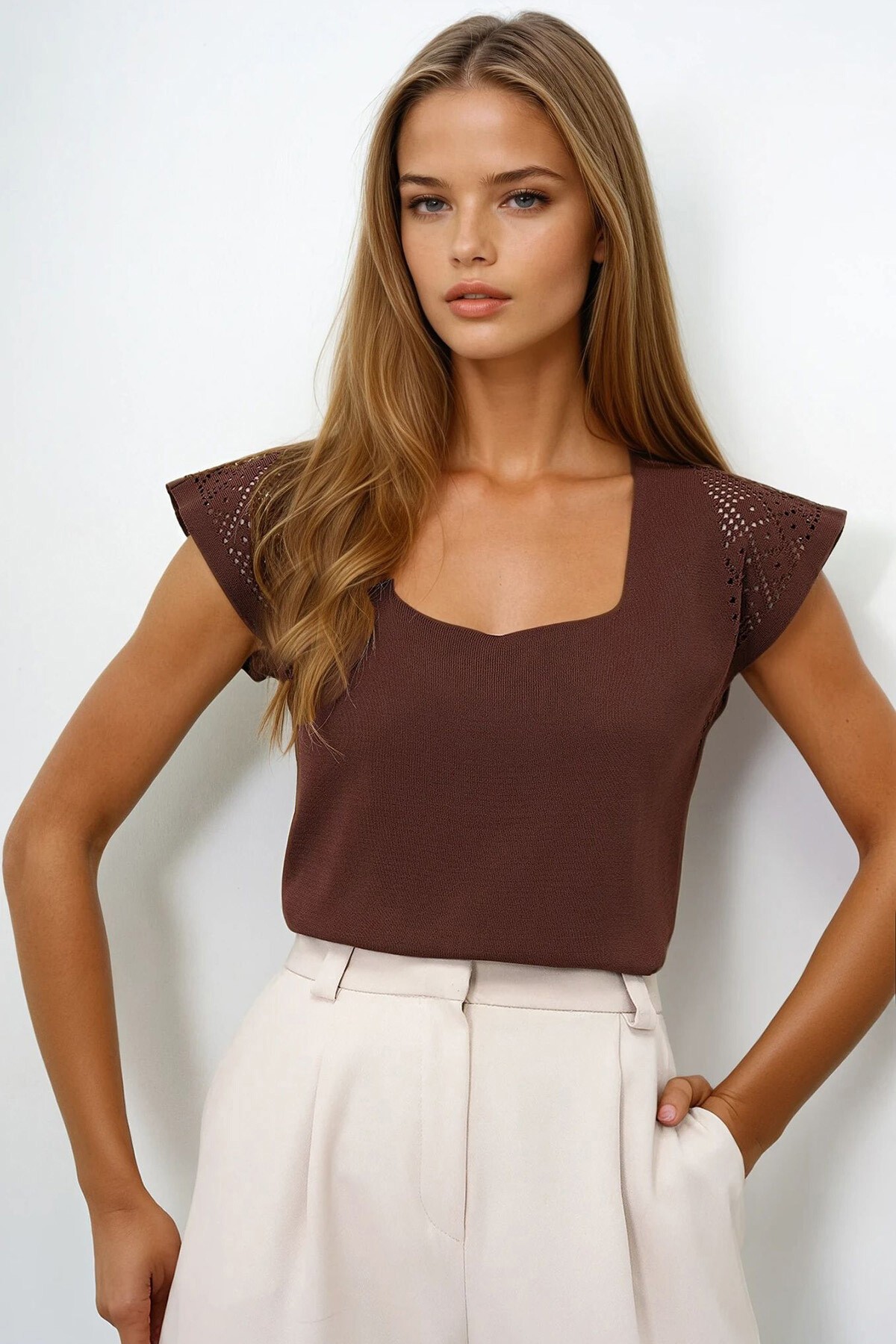 Kahverengi Kare Yaka Ajurlu Yazlık Triko Bluz