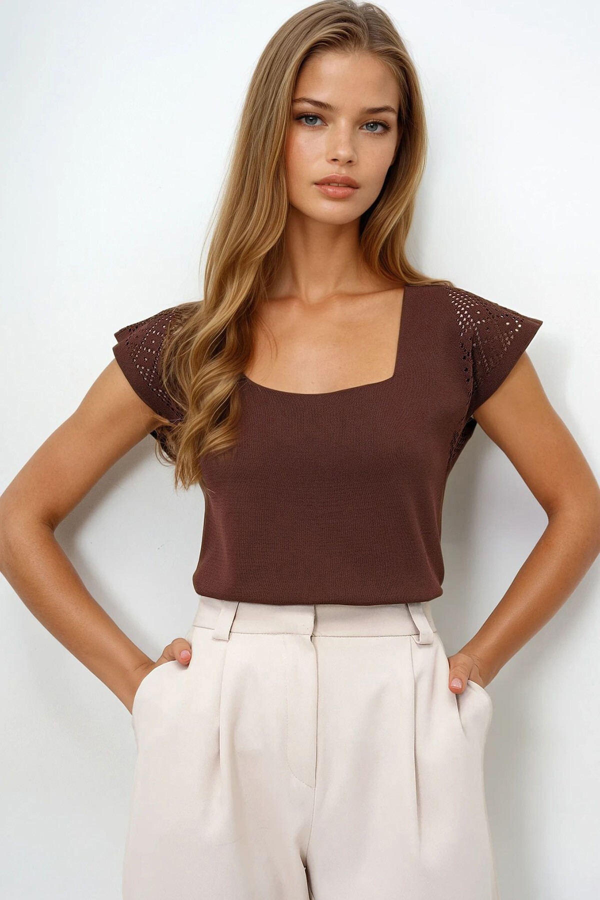 Kahverengi Kare Yaka Ajurlu Yazlık Triko Bluz