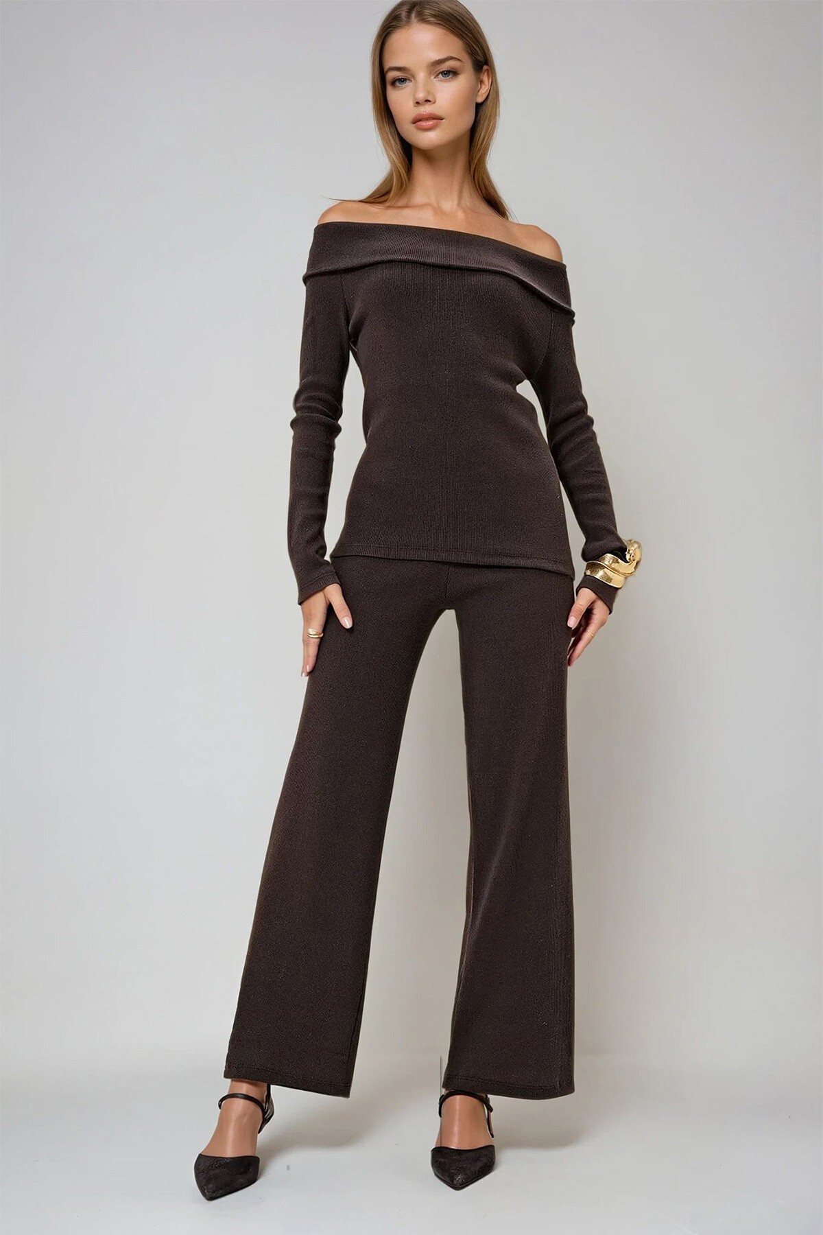 Kahverengi Madonna Yaka Kaşkorse Bluz Ve Pantolon Takım