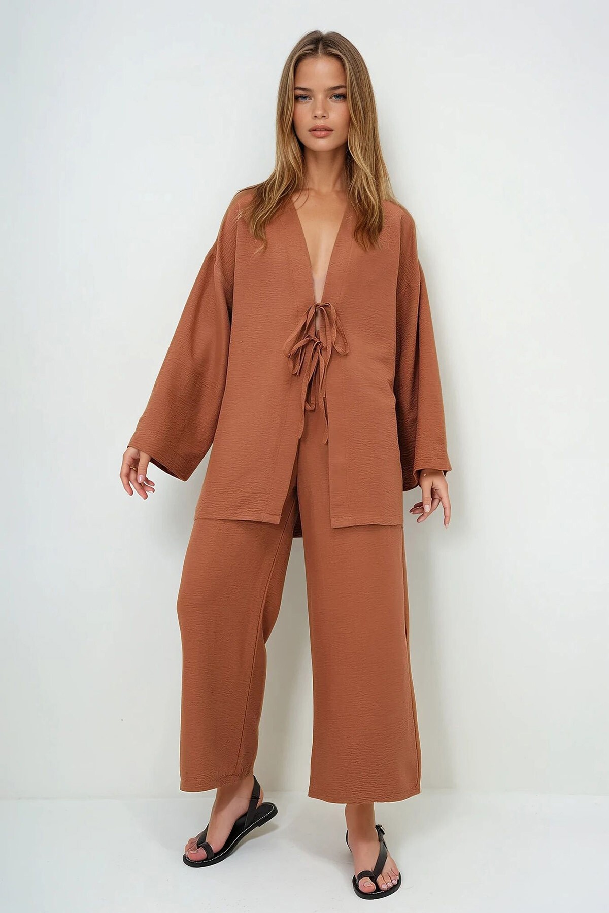 Kahverengi Önü Bağcıklı Kimono Ceket Ve Palazzo Pantolon Takım