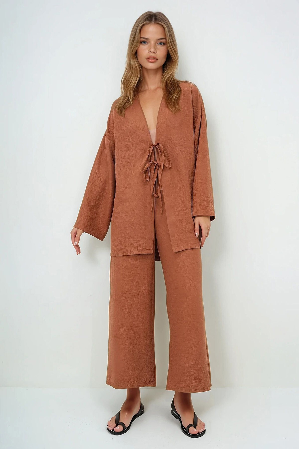 Kahverengi Önü Bağcıklı Kimono Ceket Ve Palazzo Pantolon Takım