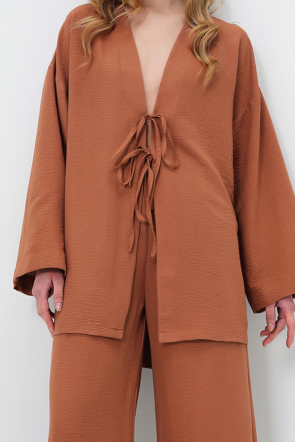 Kahverengi Önü Bağcıklı Kimono Ceket Ve Palazzo Pantolon Takım