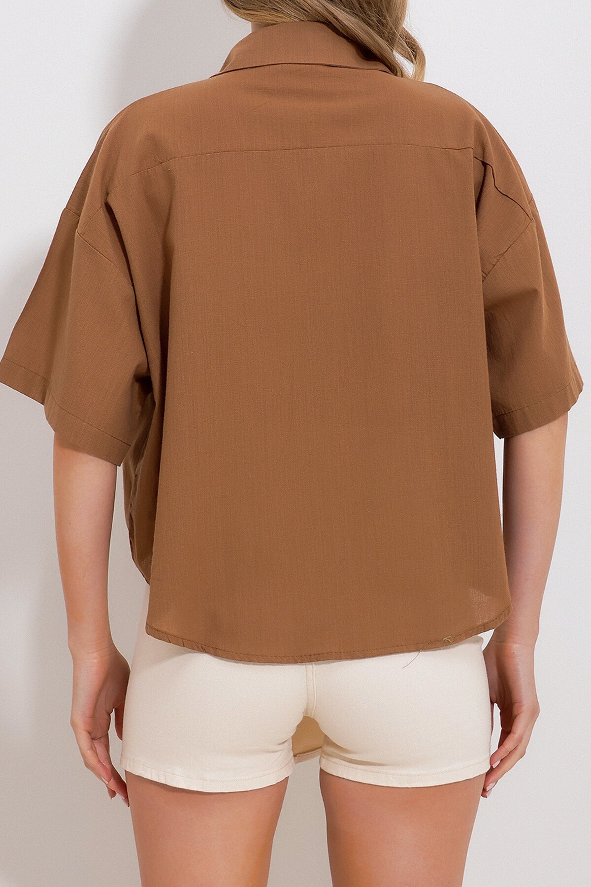 Karamel Çift Cepli Yarım Kol Keten Gömlek