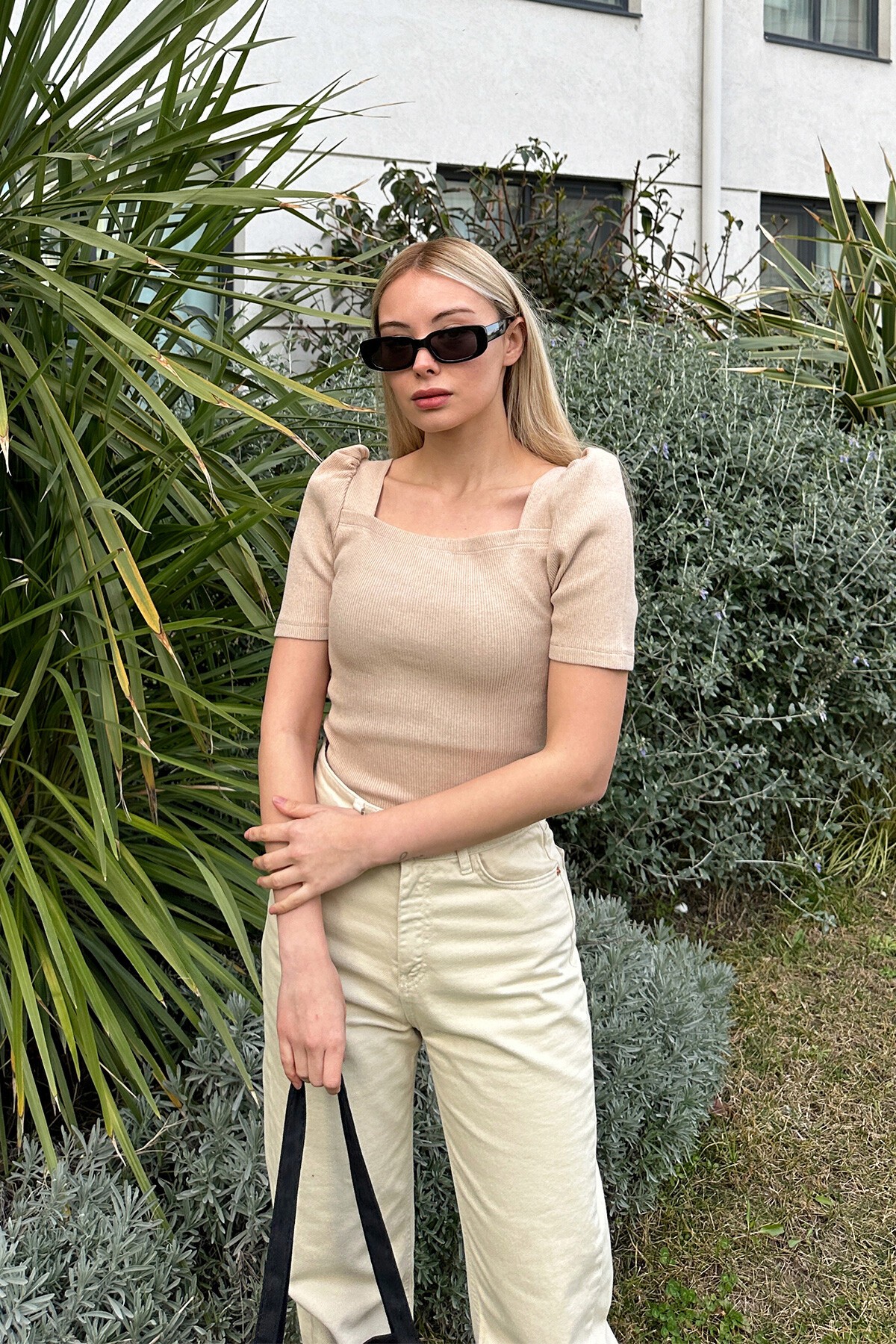 Bej Kare Yaka Prenses Kol Regular Fit Bluz