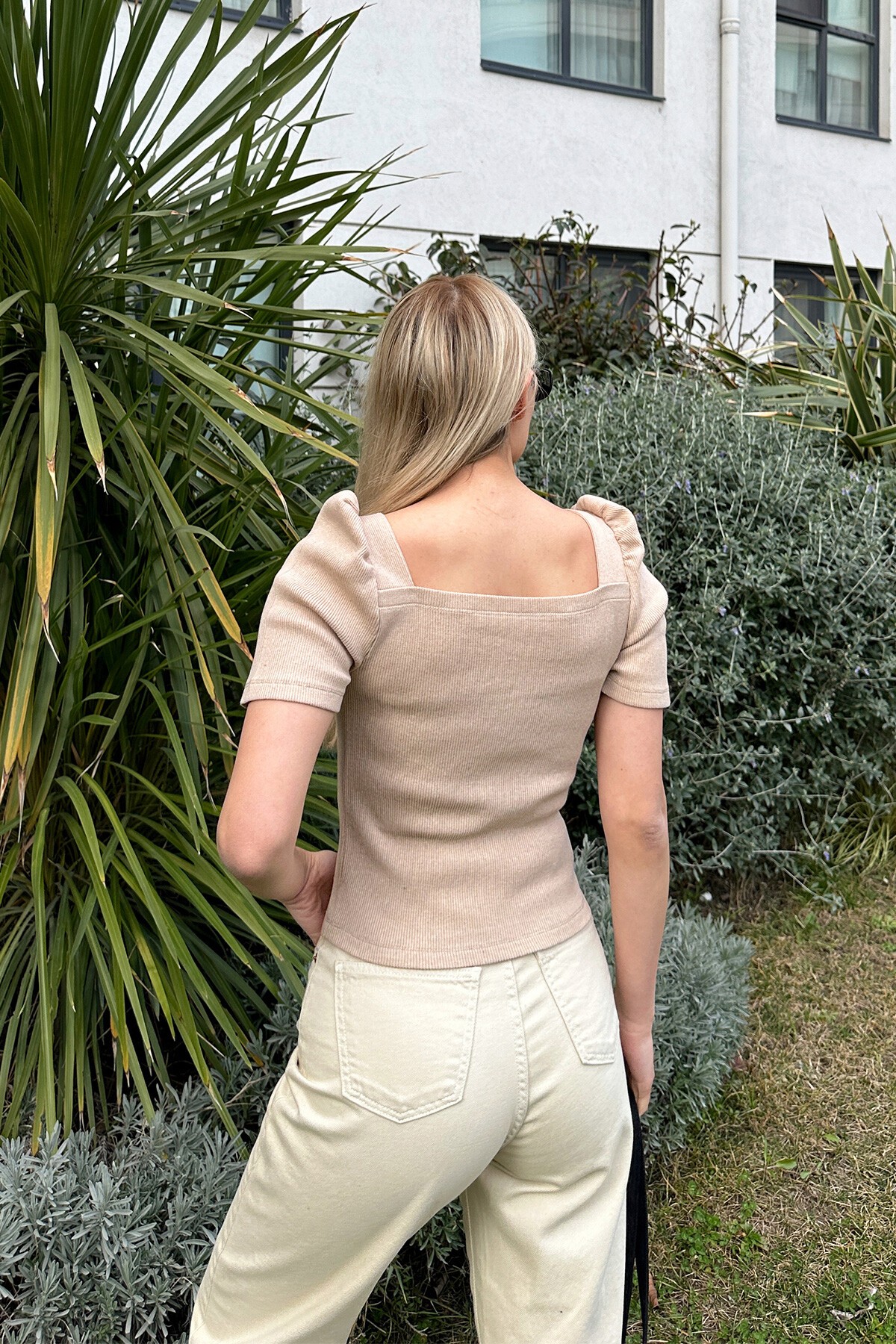 Bej Kare Yaka Prenses Kol Regular Fit Bluz