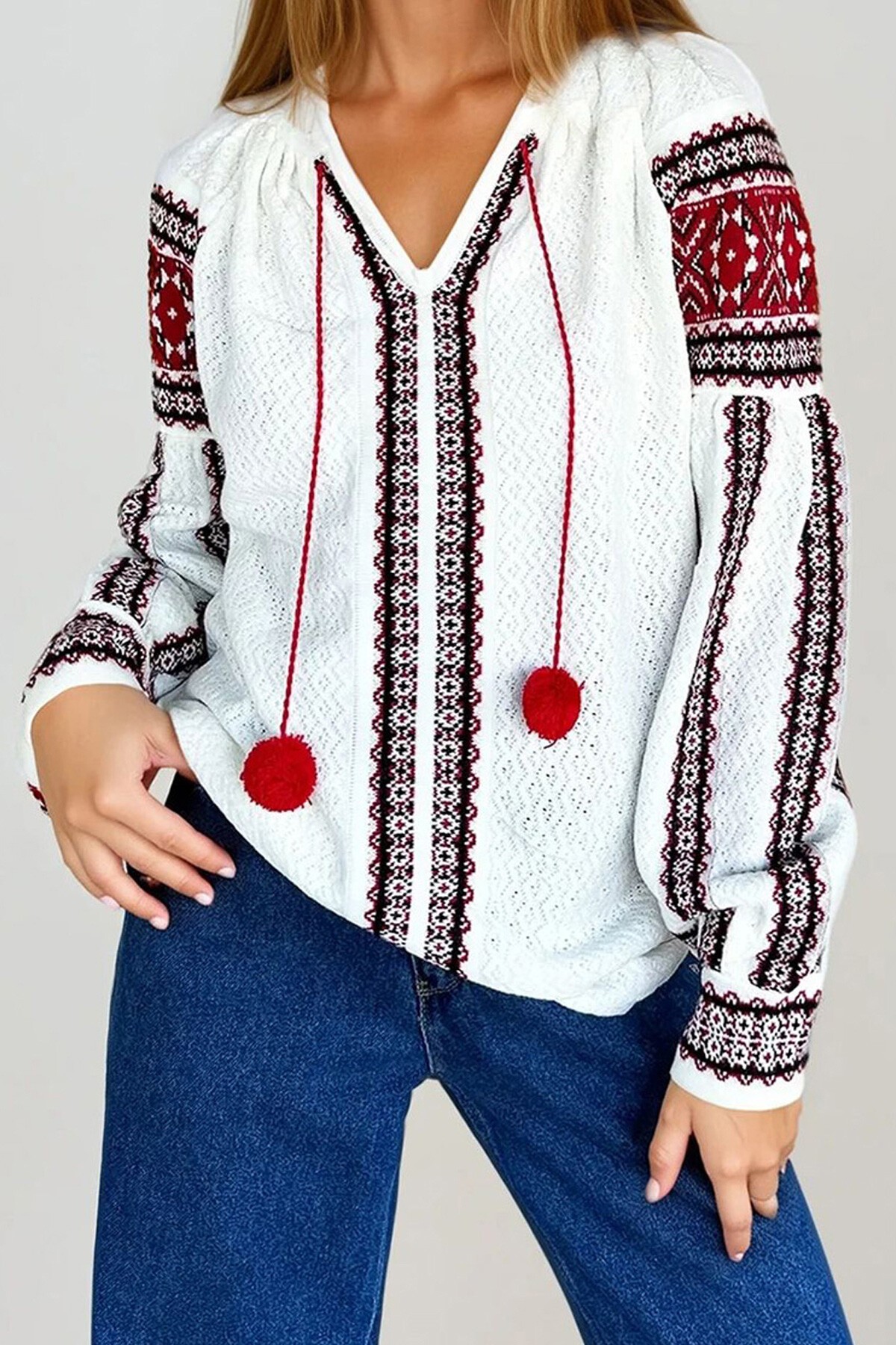 Kırmızı Etnik Desenli Ponponlu Triko Bluz