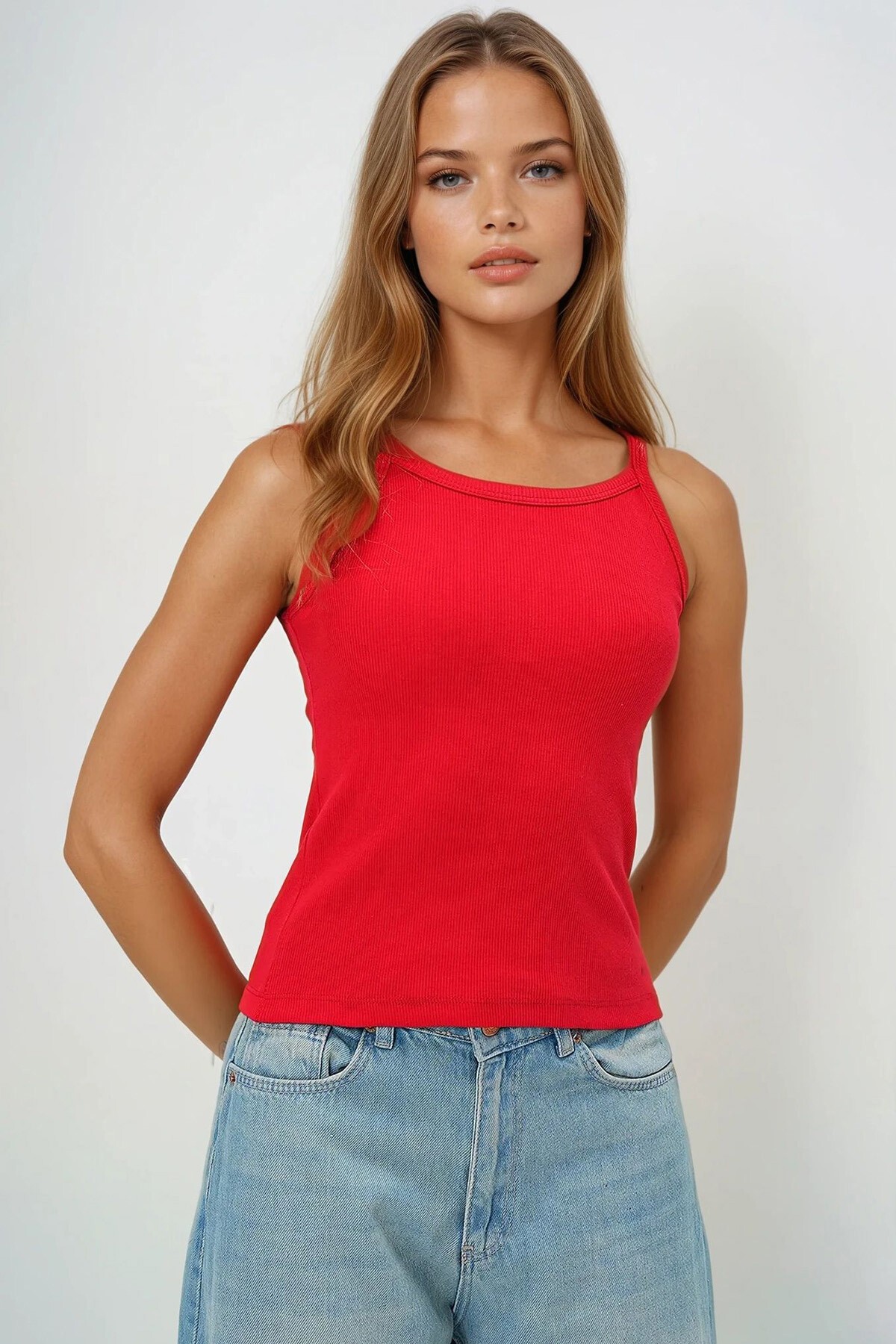 Kırmızı İp Askılı Halter Yaka Kaşkorse Atlet