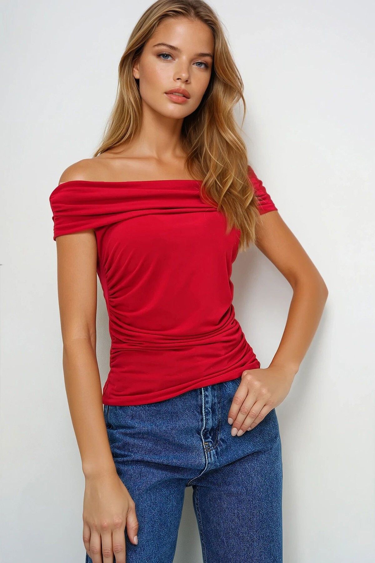 Kırmızı Madonna Yaka Yanları Drapeli Kolsuz Sandy Bluz