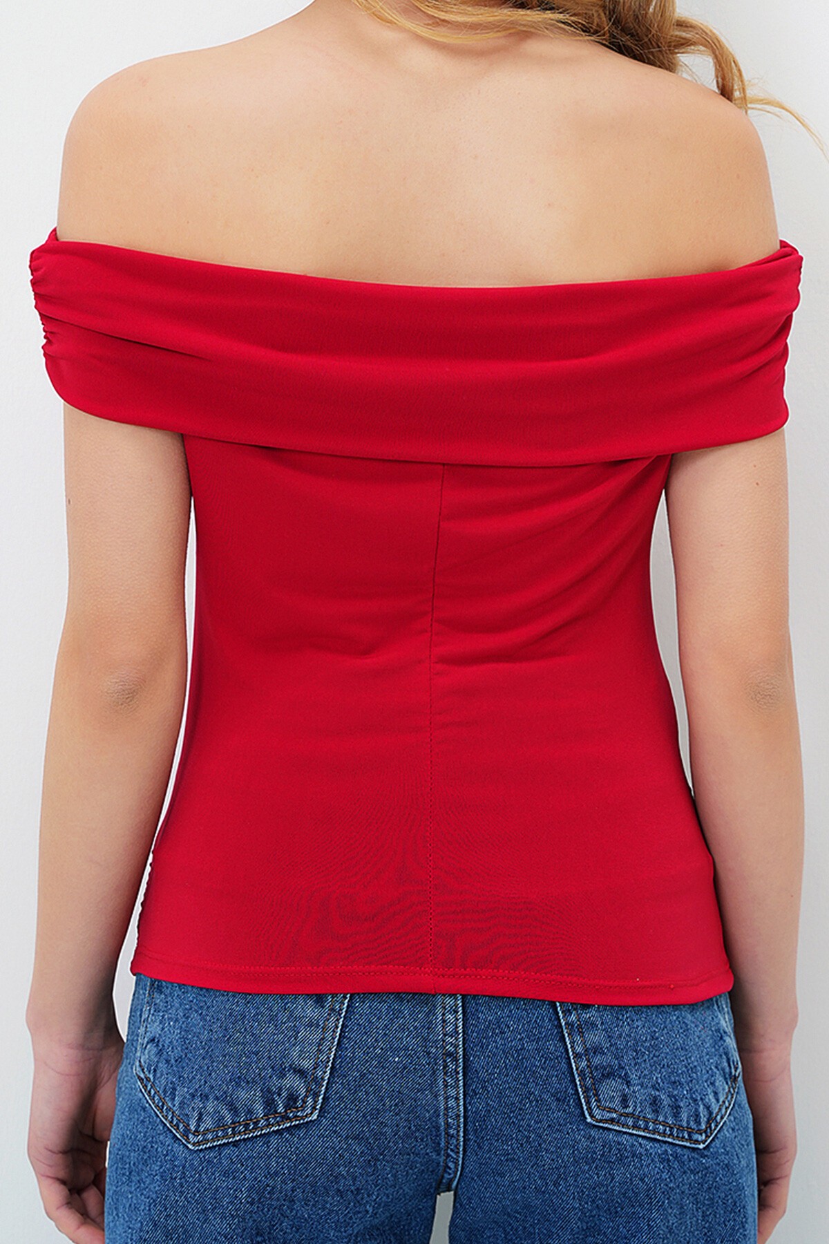 Kırmızı Madonna Yaka Yanları Drapeli Kolsuz Sandy Bluz