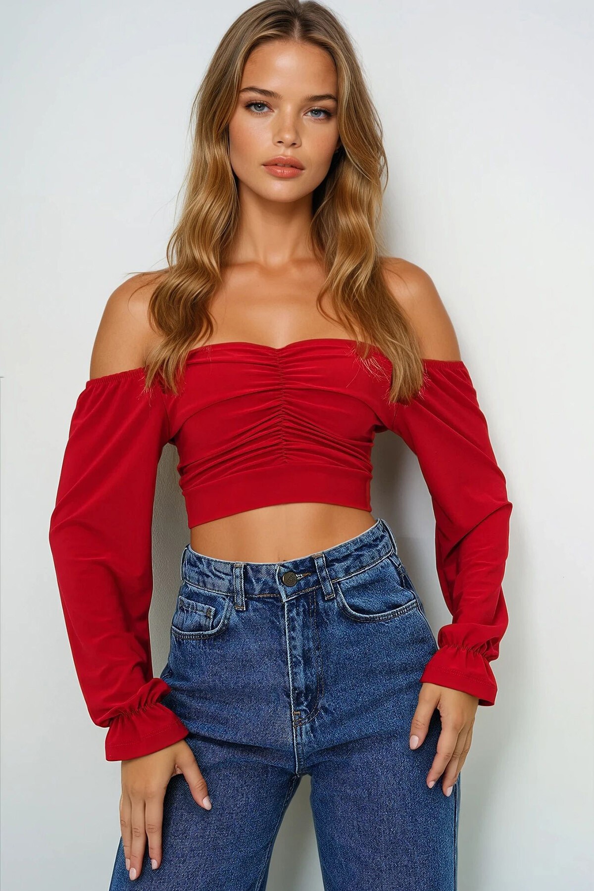 Kırmızı Öpücük Yaka Önü Büzgülü Crop Sandy Bluz