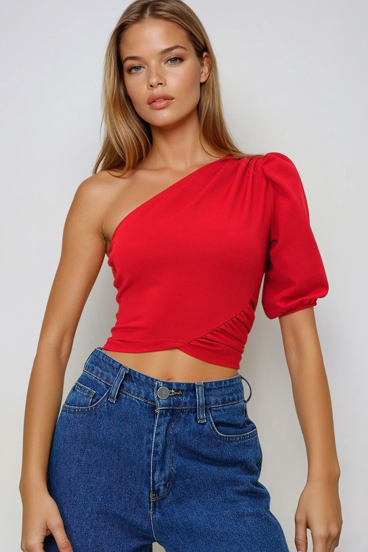 Kırmızı Tek Omuzu Açık Beli Drapeli Örme Krep Bluz