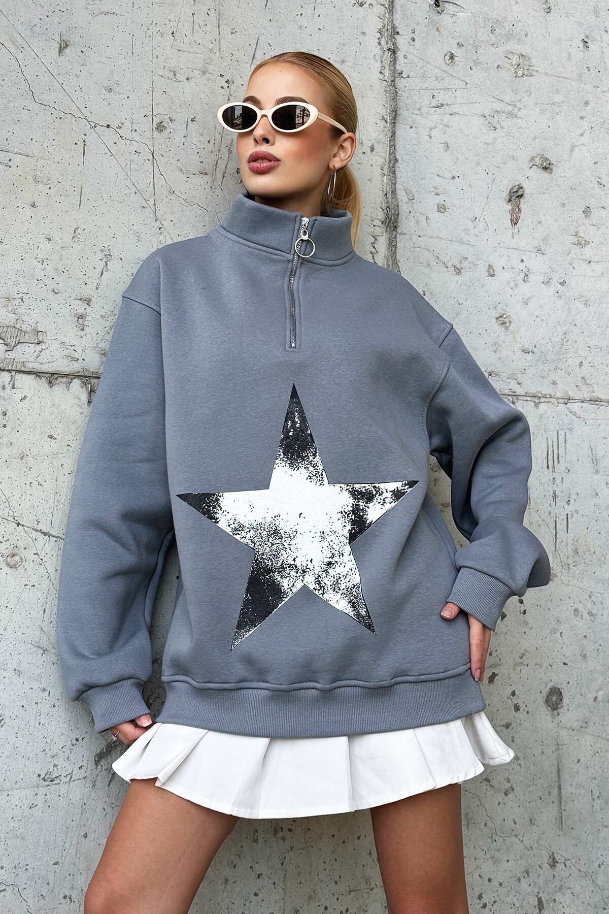 Koyu Gri Dik Yaka Yarım Fermuarlı Yıldız Baskılı Sweatshirt