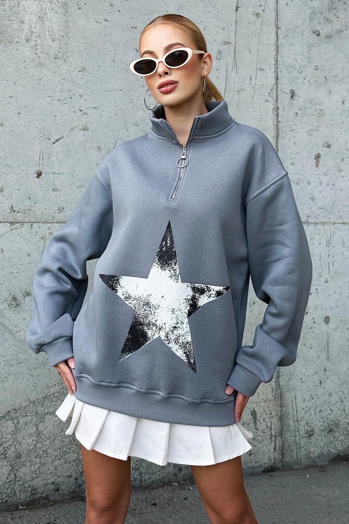 Koyu Gri Dik Yaka Yarım Fermuarlı Yıldız Baskılı Sweatshirt