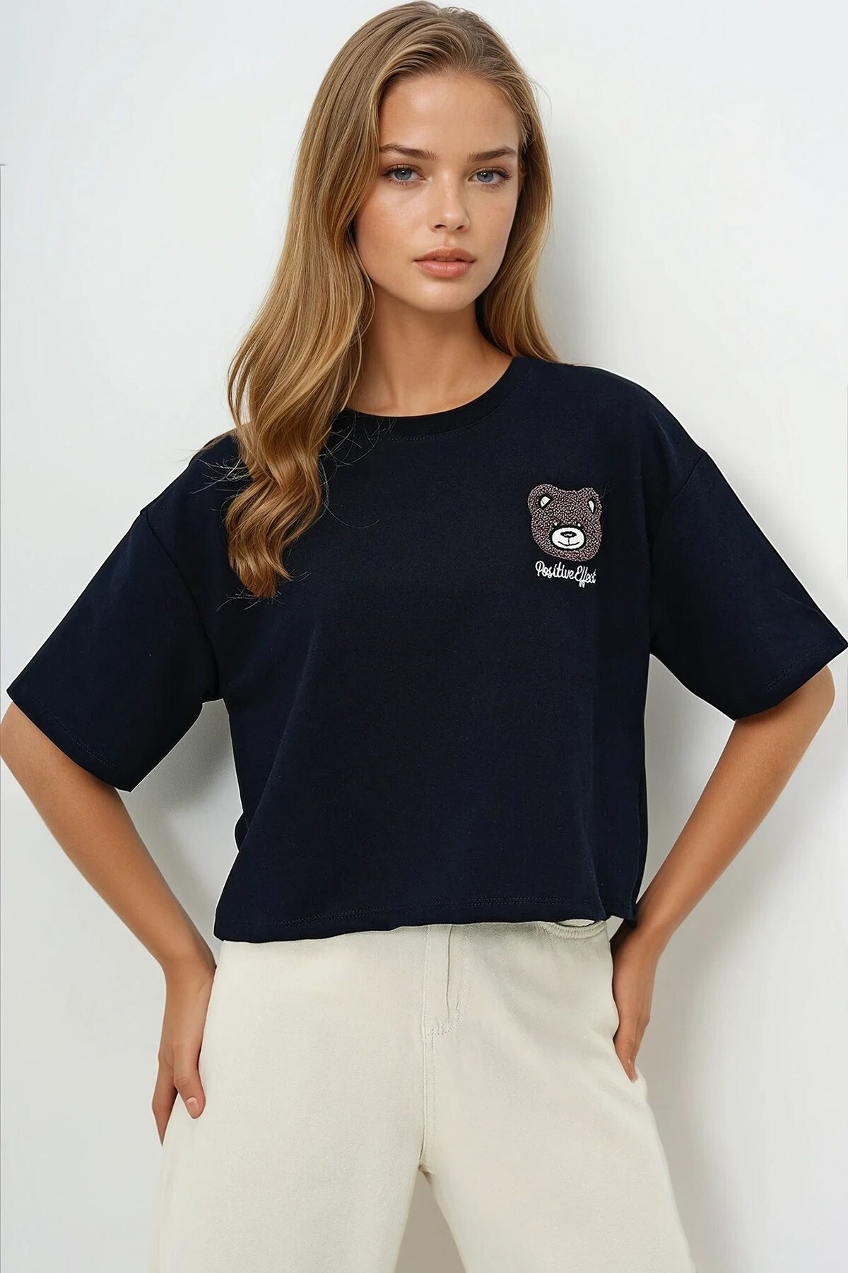 Koyu Lacivert Bisiklet Yaka Ayıcık Motifli Oversize Crop T Shırt