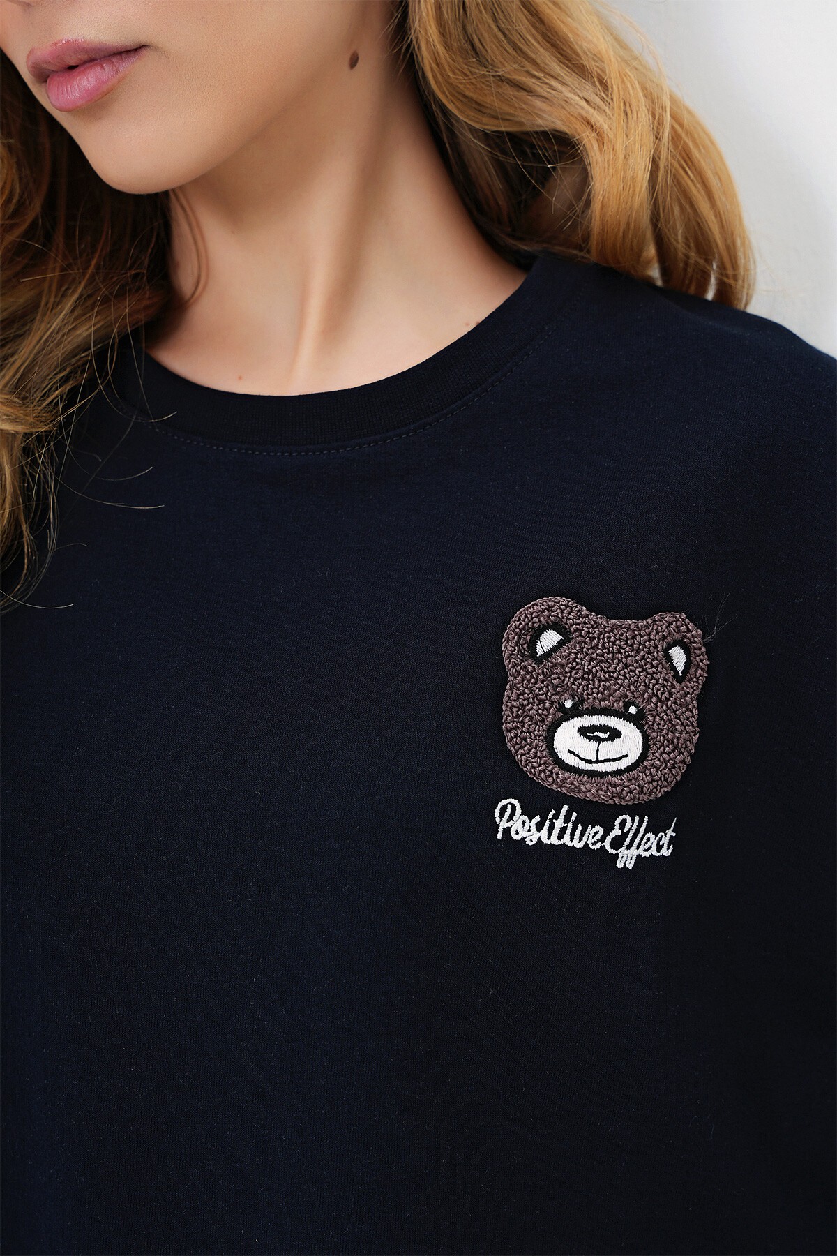 Koyu Lacivert Bisiklet Yaka Ayıcık Motifli Oversize Crop T Shırt