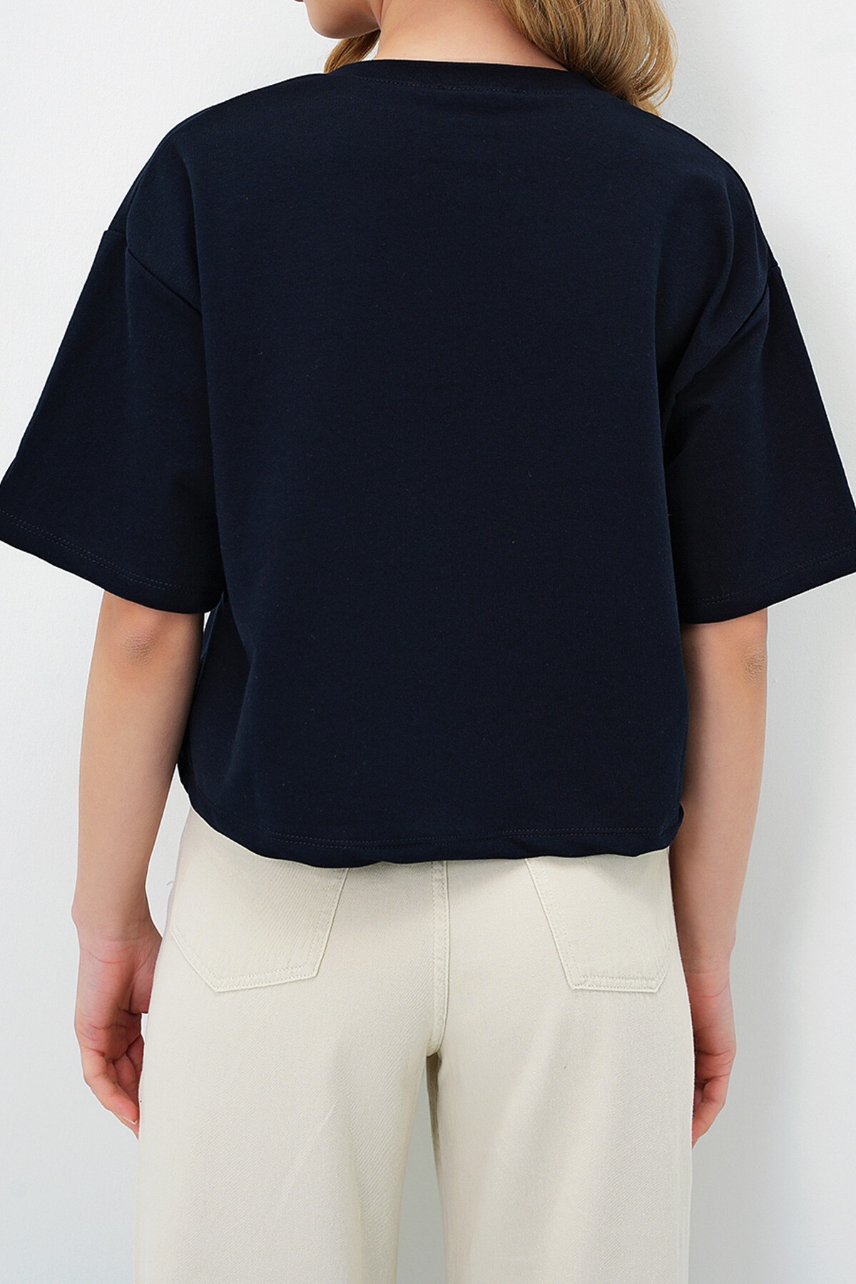 Koyu Lacivert Bisiklet Yaka Ayıcık Motifli Oversize Crop T Shırt