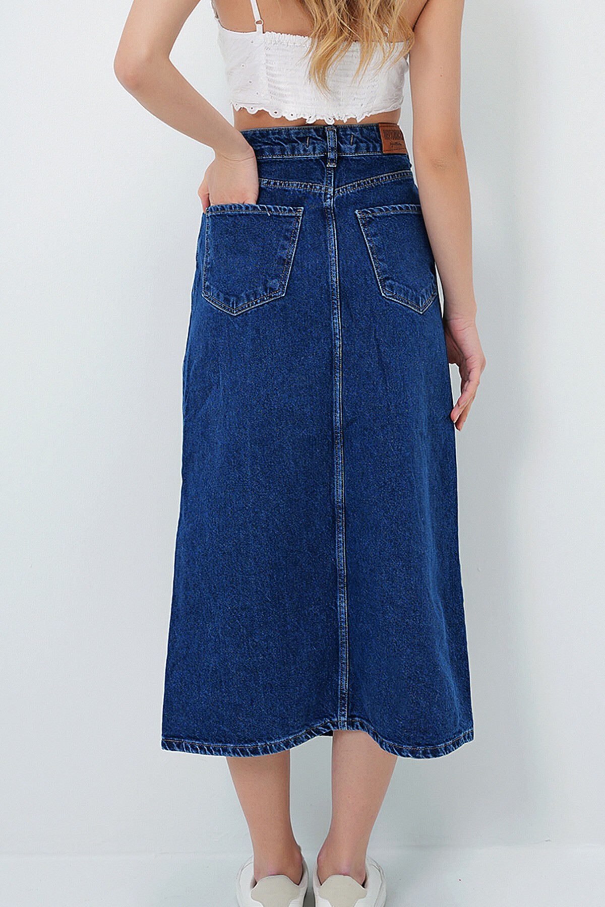 Koyu Mavi Yırtmaç Detaylı Midi Boy Jean Etek
