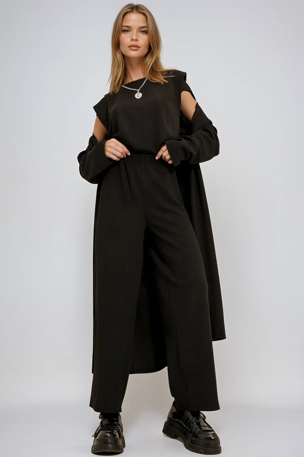 Koyu Siyah Omzu Vatkalı Bisiklet Yaka Bluz Pantolon Ve Hırkalı İnce Triko Set Takım