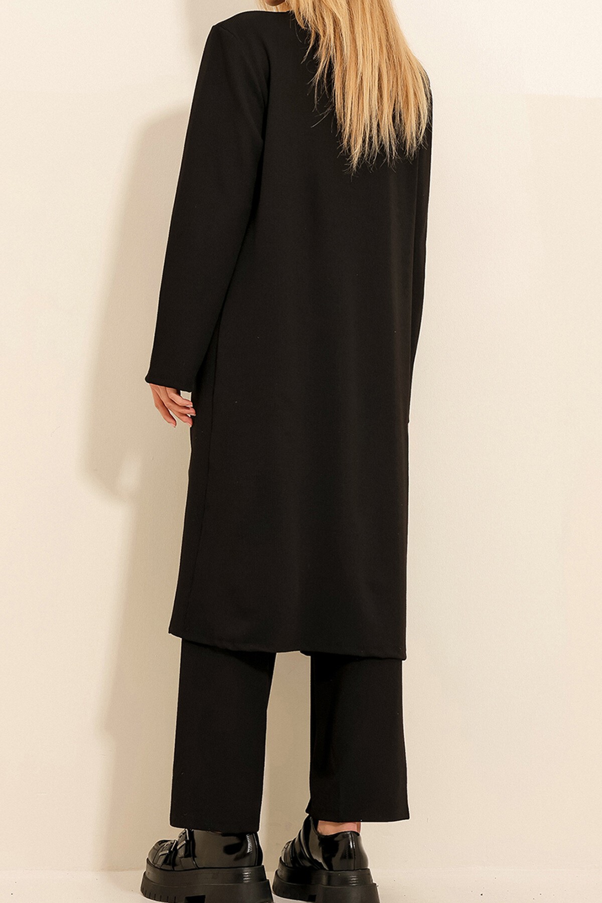 Koyu Siyah Omzu Vatkalı Bisiklet Yaka Bluz Pantolon Ve Hırkalı İnce Triko Set Takım