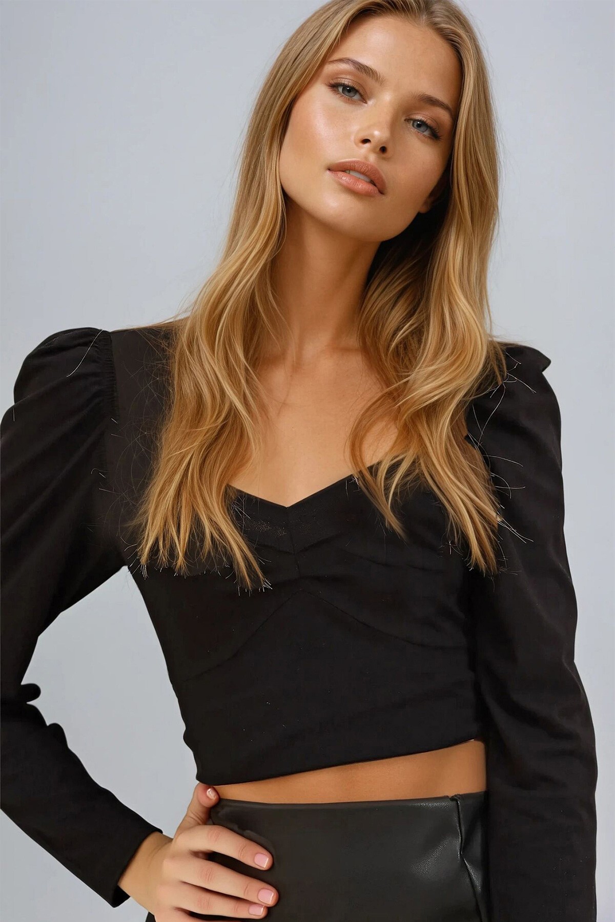 Koyu Siyah Öpücük Yaka Prenses Kol Crop Bluz