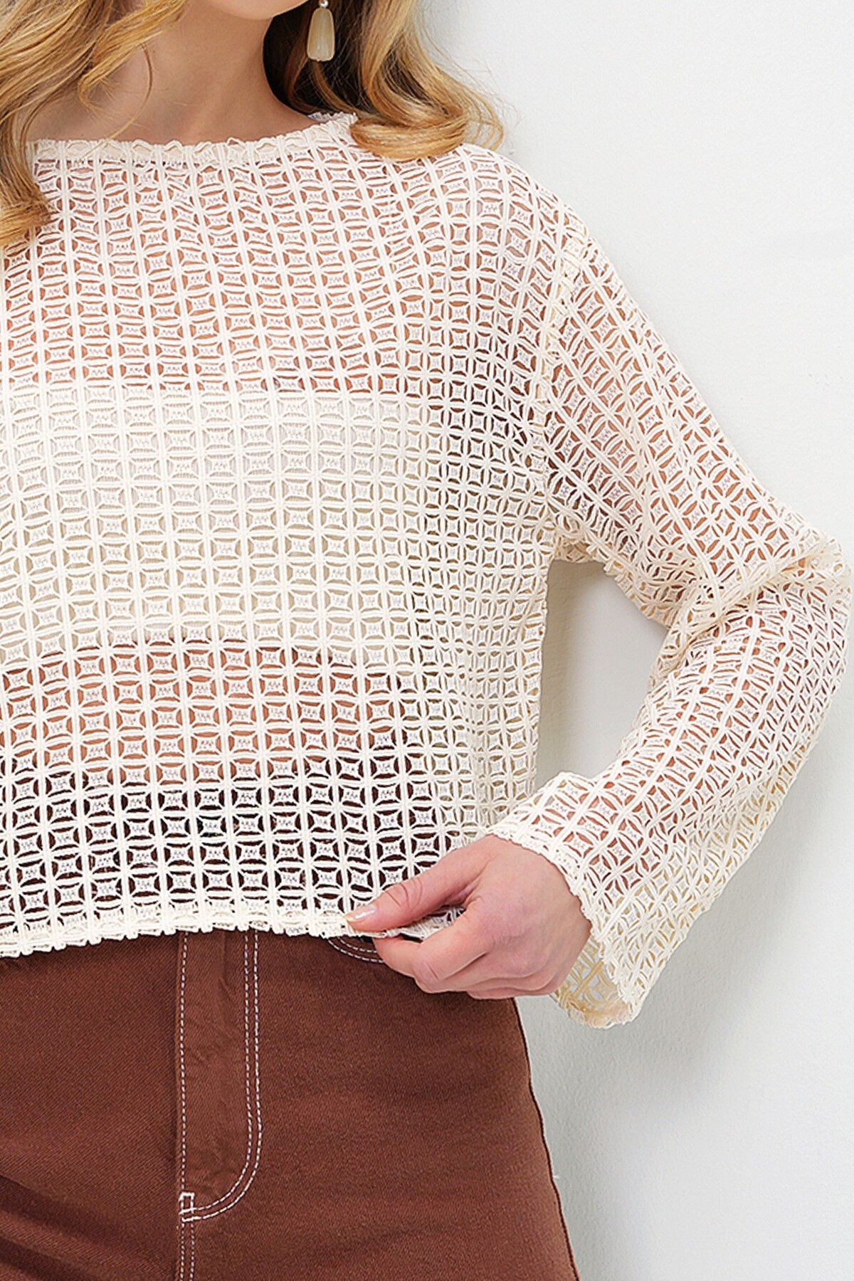 Krem Bisiklet Yaka Yazlık Ajurlu Güpür Bluz