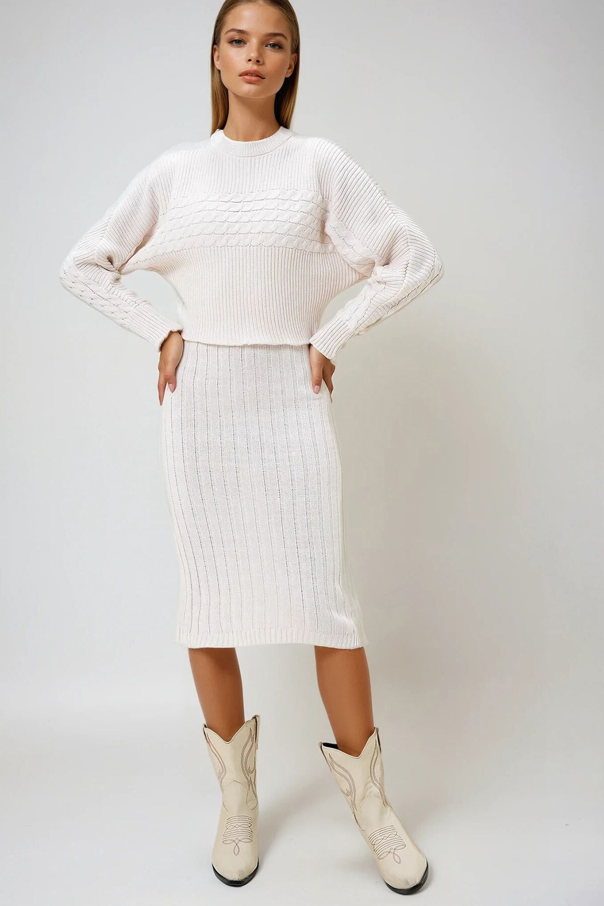 Krem Dik Yaka Yarasa Kol Crop Kalın Kışlık Kazak Ve Askılı Jile Takım