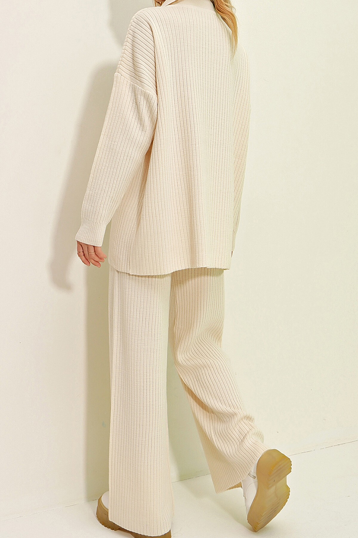 Krem Düğmeli Kendinden Dokulu Triko Takım