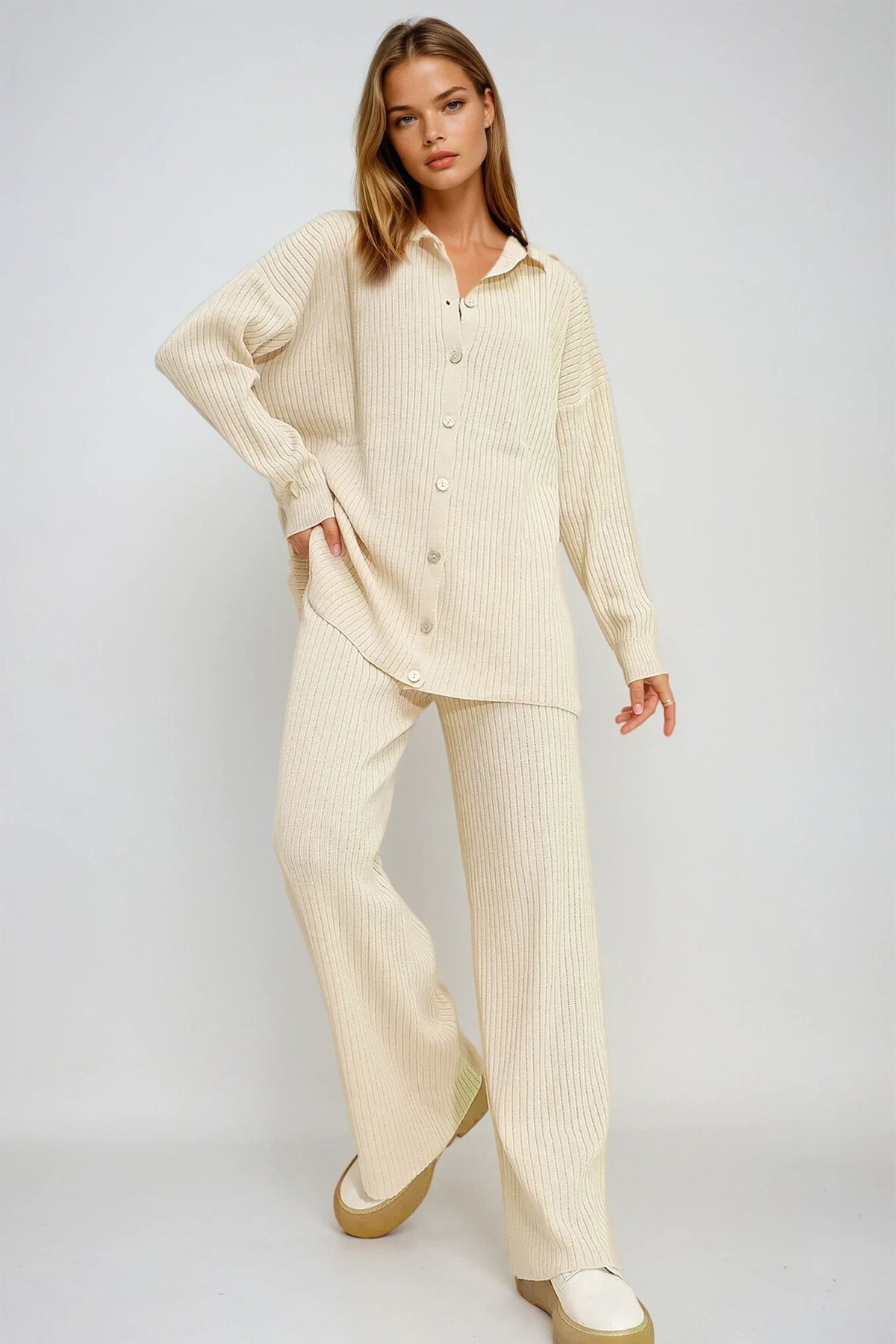 Krem Düğmeli Kendinden Dokulu Triko Takım