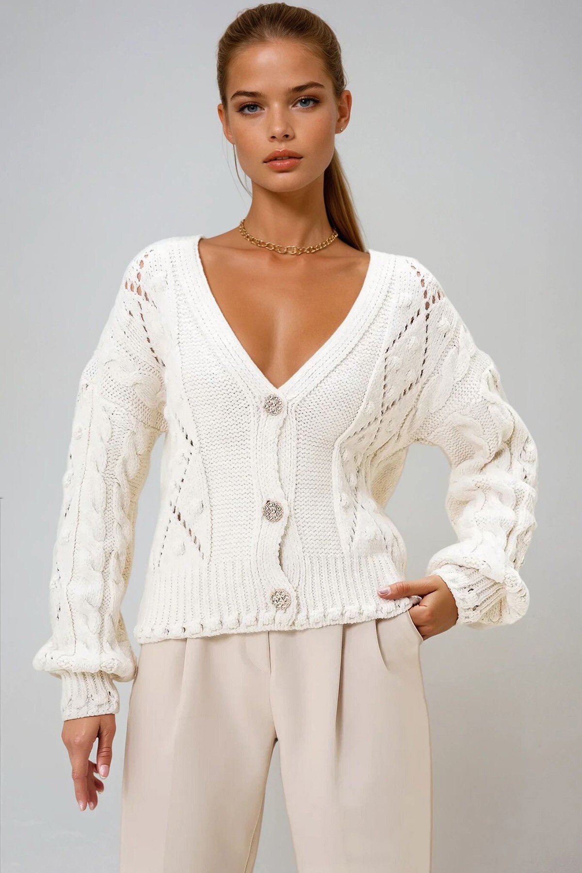 Krem V Yaka Taş Düğmeli Kalın Triko Hırka