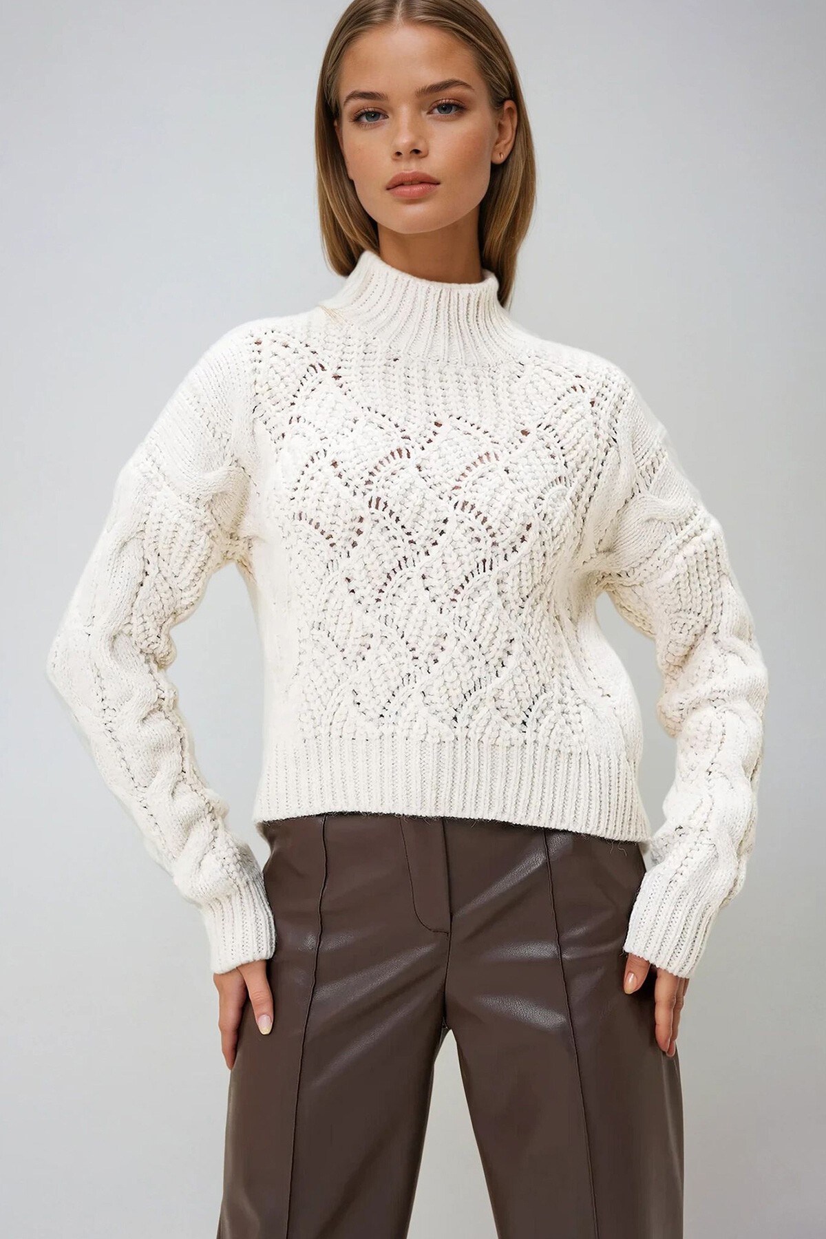 Krem Yarım Balıkçı Yaka Motifli Kışlık Triko Kazak