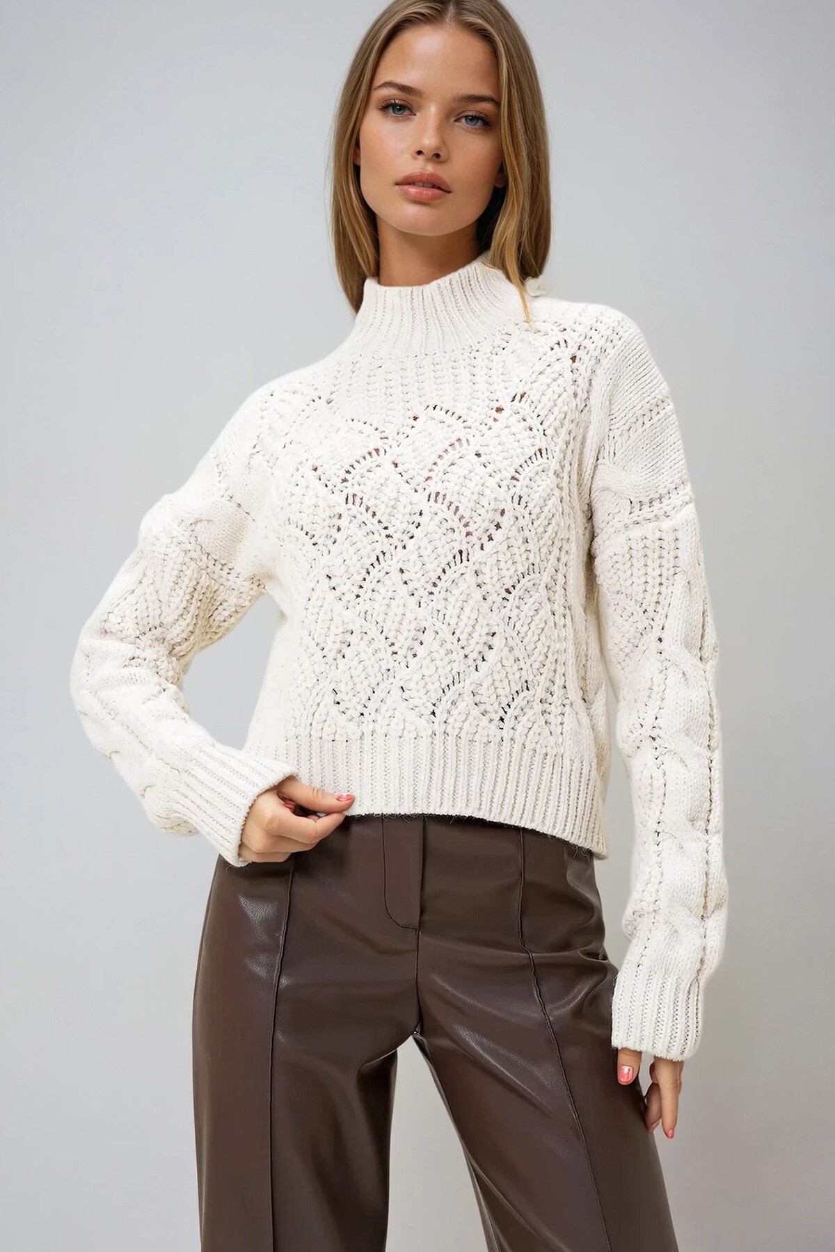 Krem Yarım Balıkçı Yaka Motifli Kışlık Triko Kazak