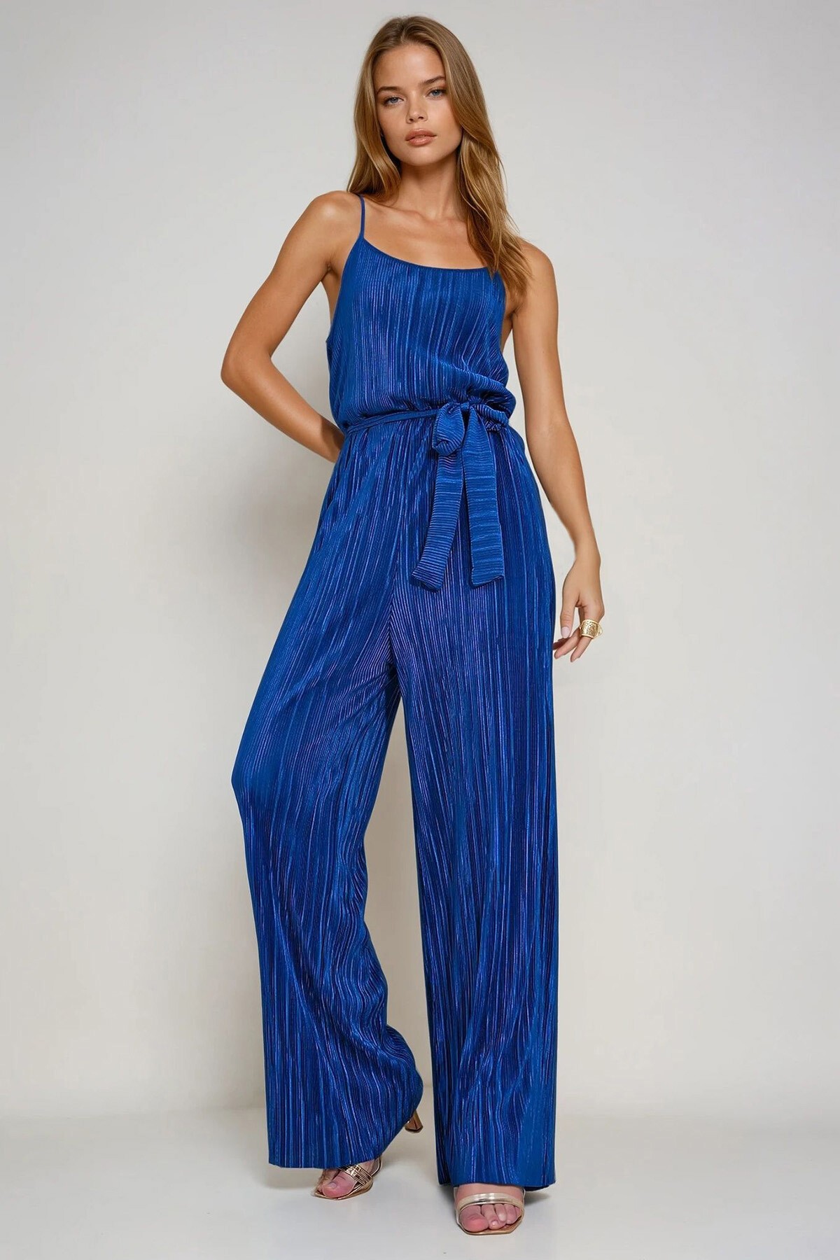 Lacivert Askılı Beli Kemerli Göğüs Dekolteli Pileli Tulum