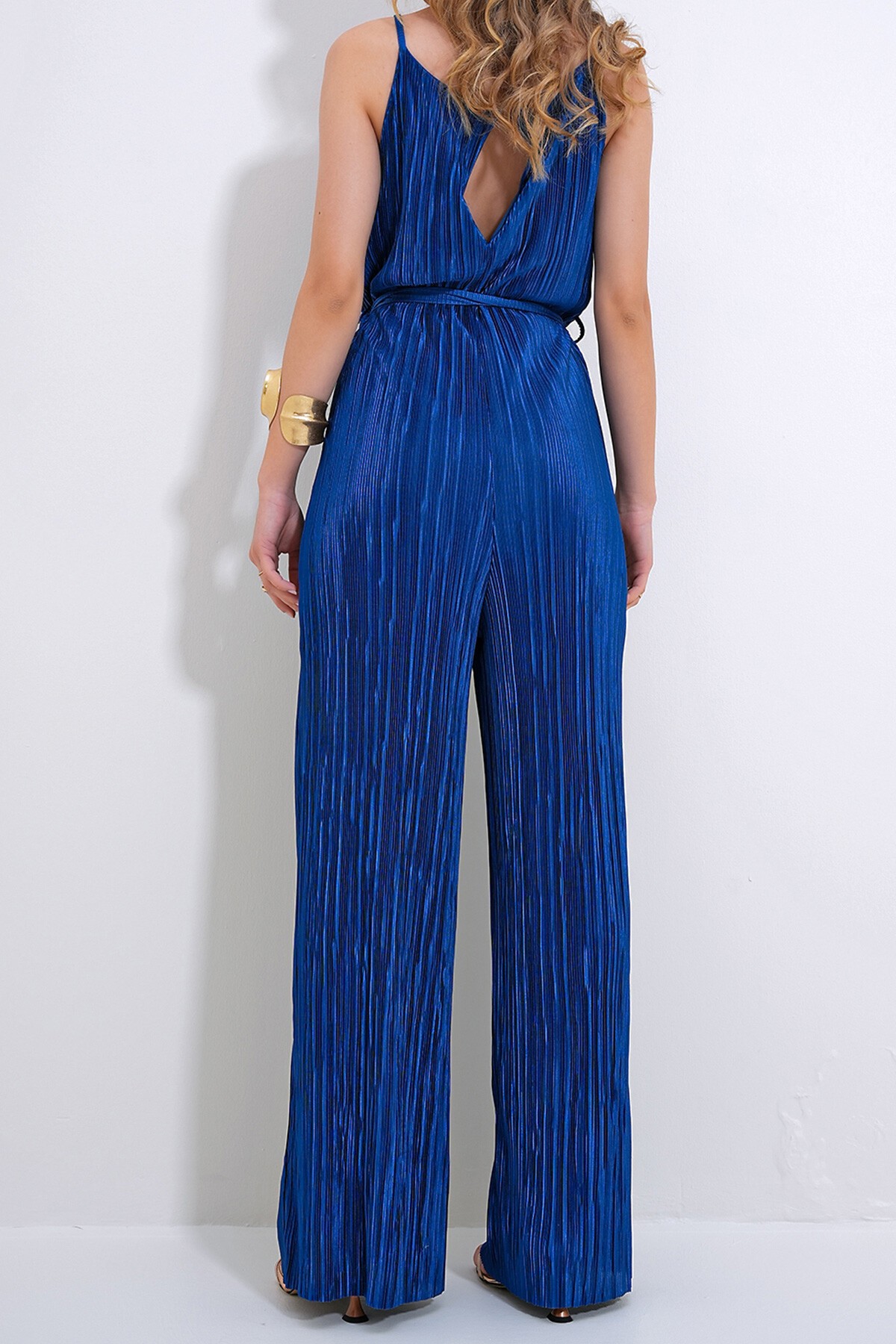 Lacivert Askılı Beli Kemerli Göğüs Dekolteli Pileli Tulum